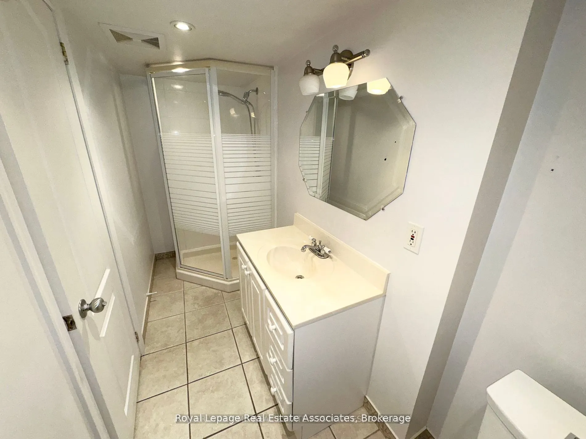 282 Oxbow Crescent, #Lower