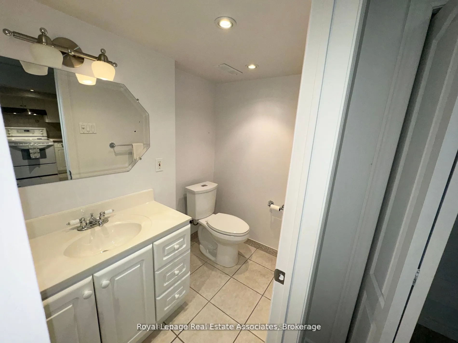 282 Oxbow Crescent, #Lower