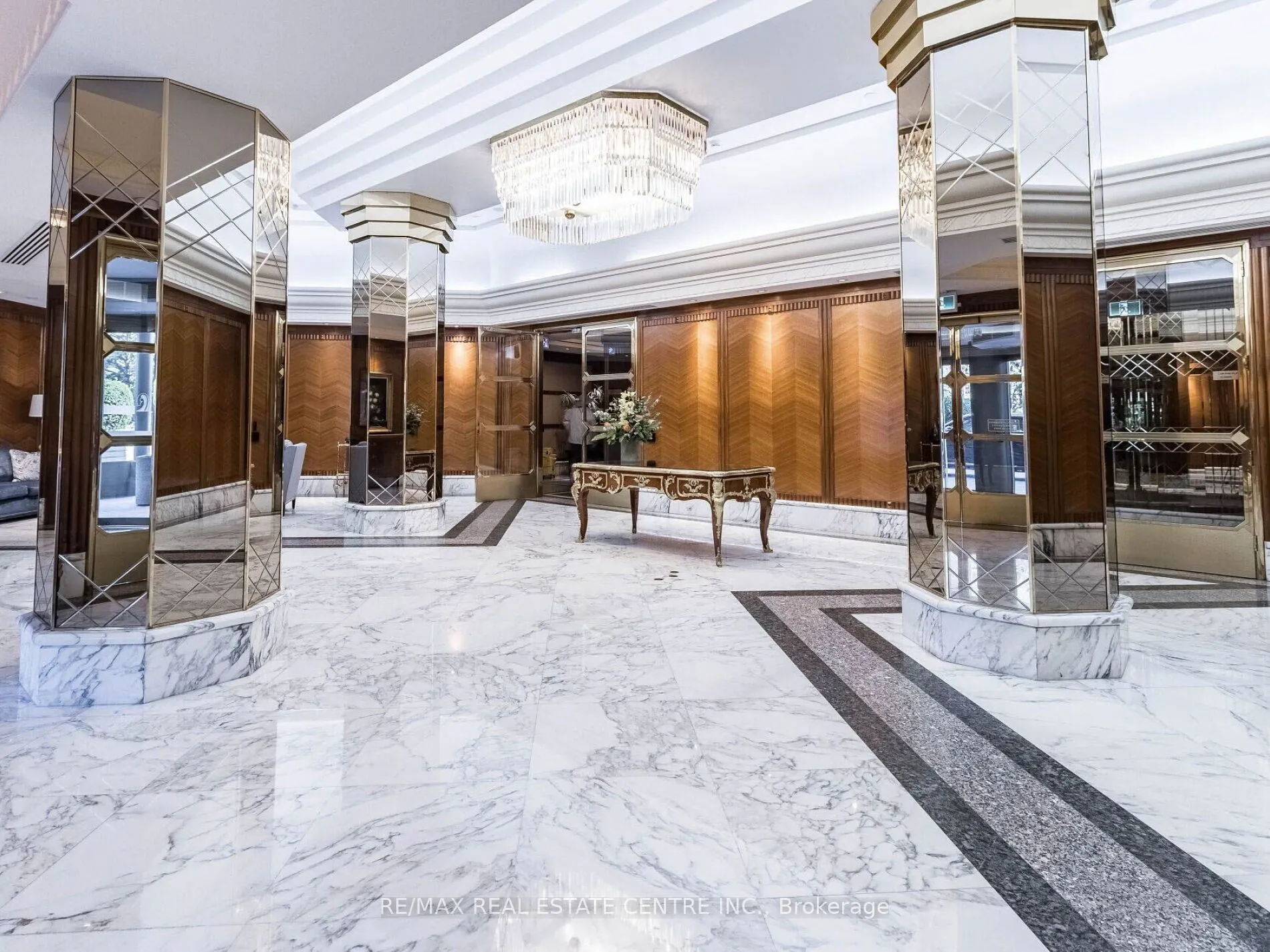 1 Palace Pier Court, #2407