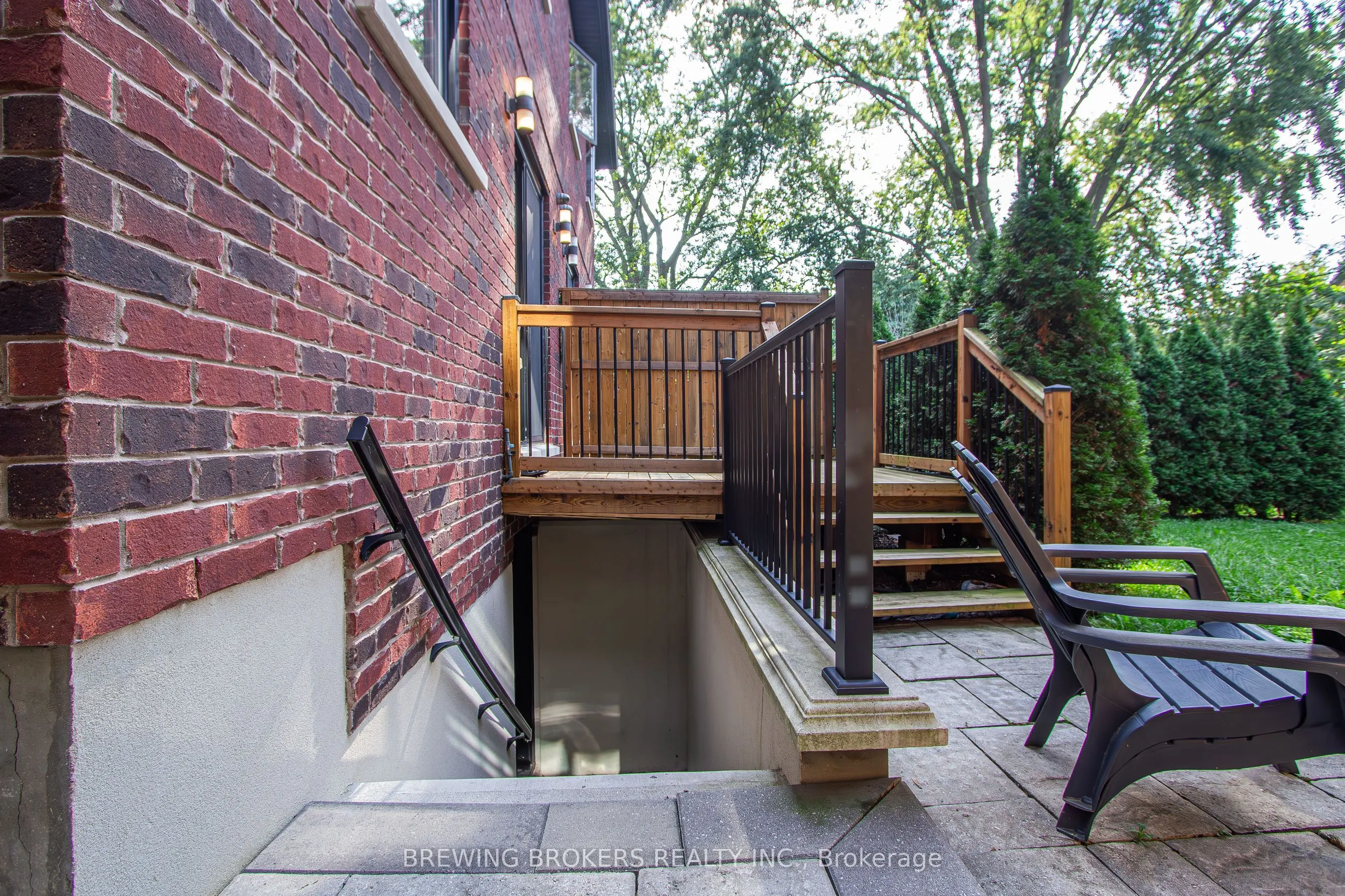 34B Pine Avenue N