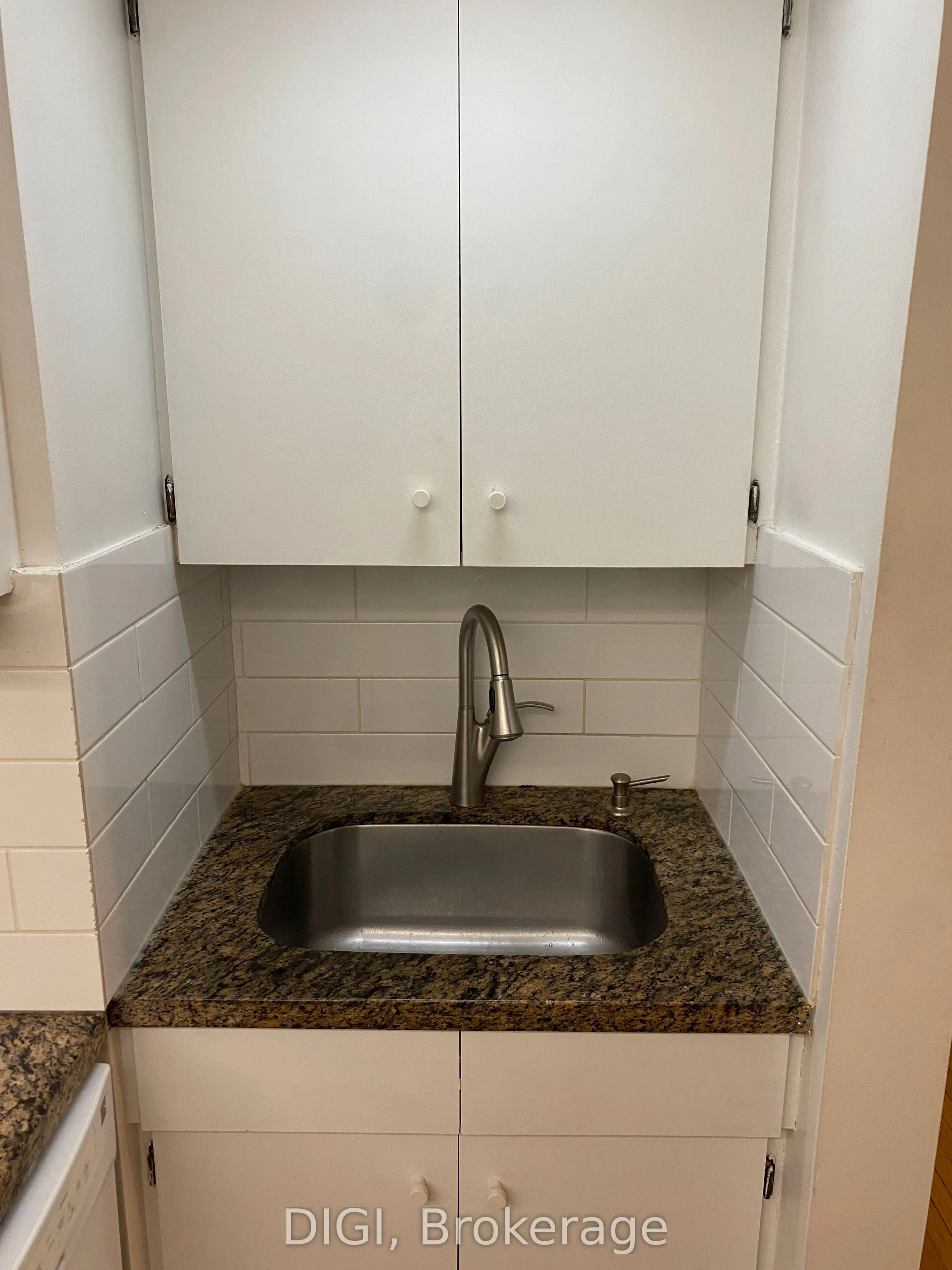 162 Cowan Avenue, #5