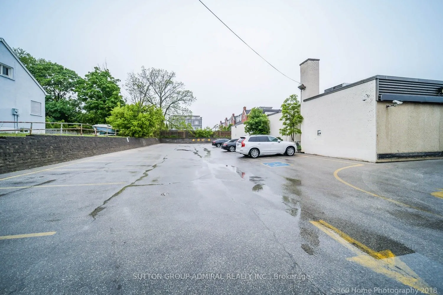 104 Lakeshore Road W