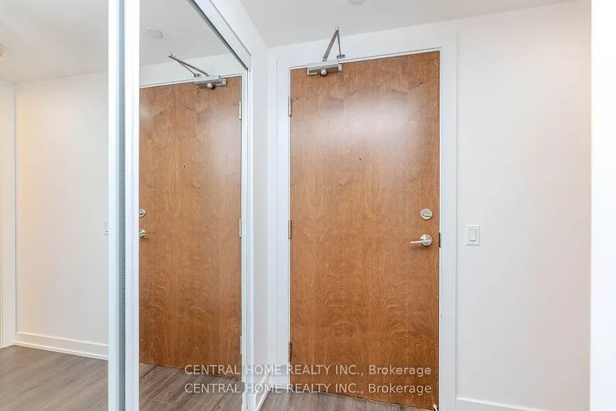 2220 Lake Shore Boulevard W, #607