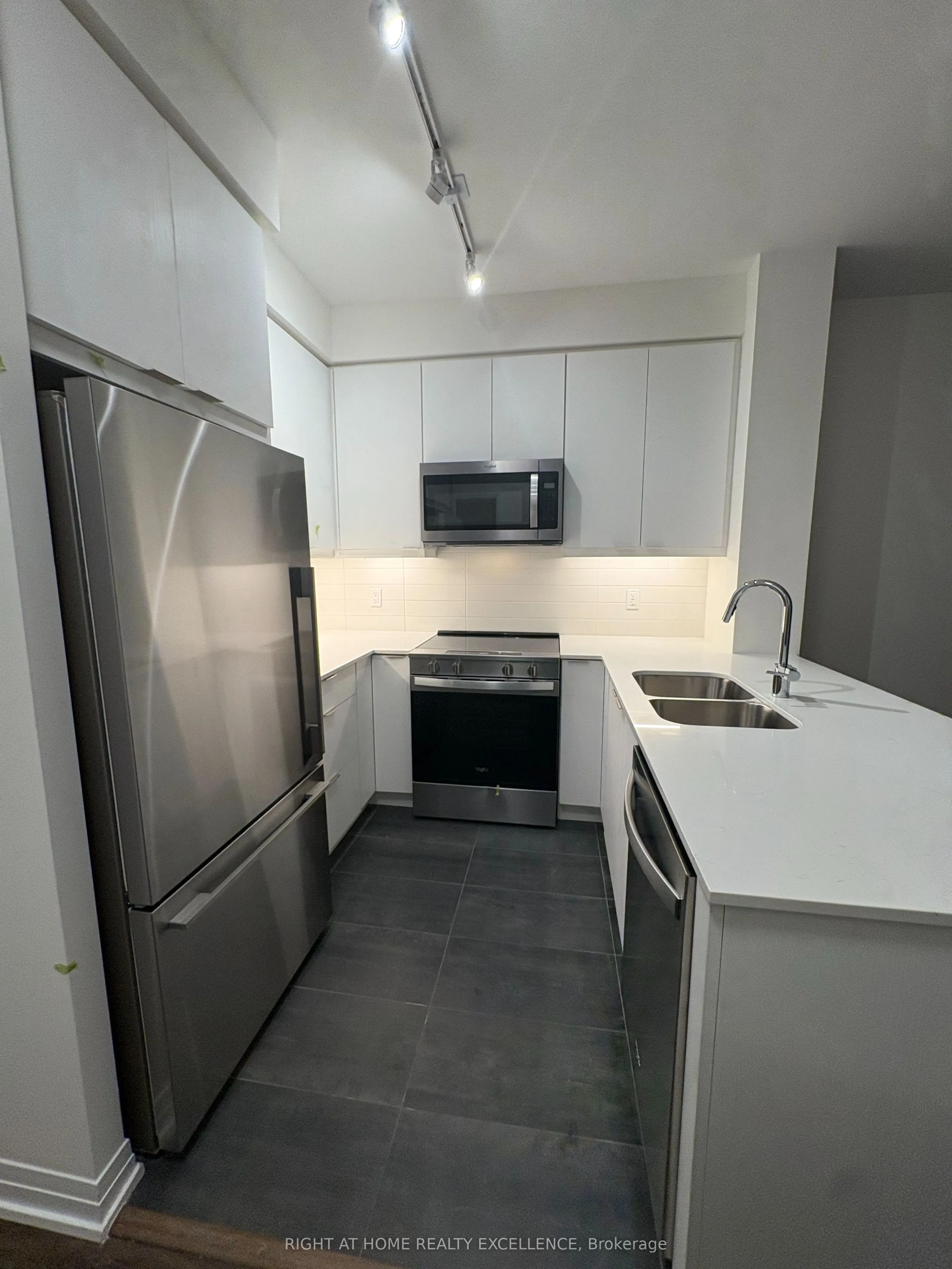 15 Watergarden Drive, #418