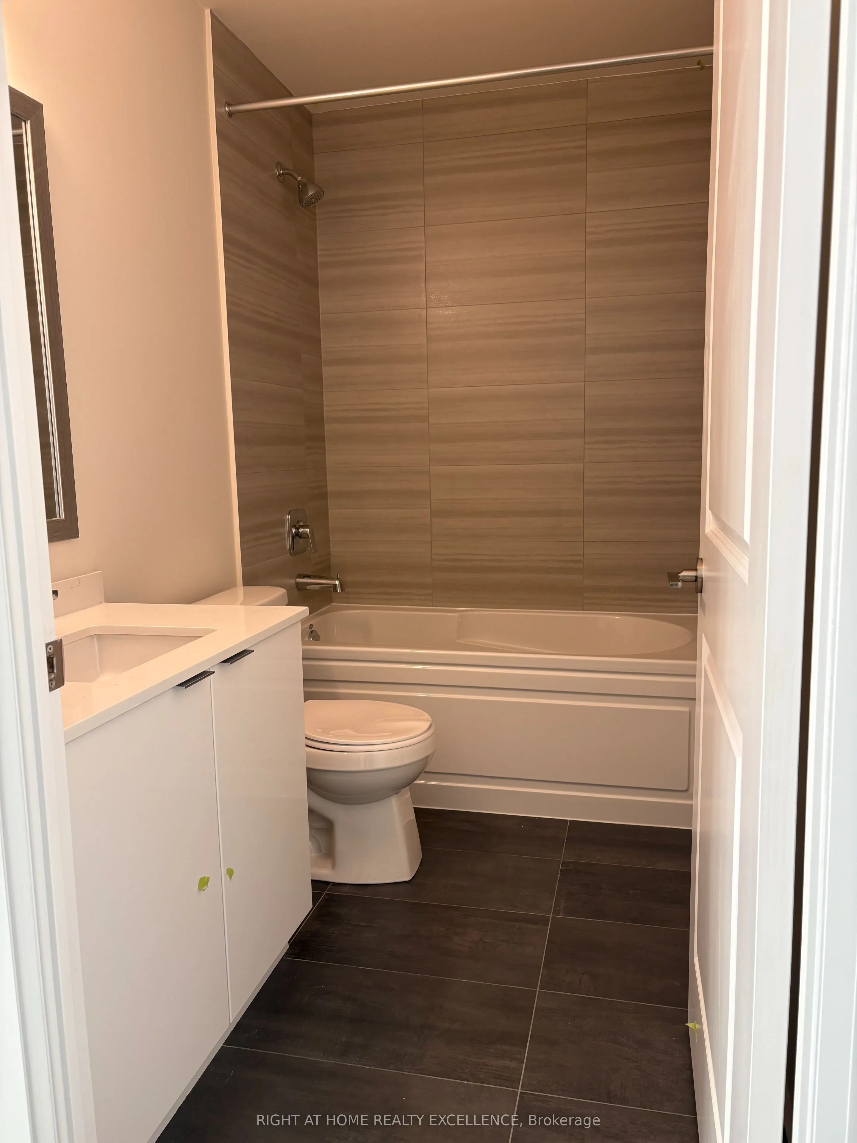 15 Watergarden Drive, #418