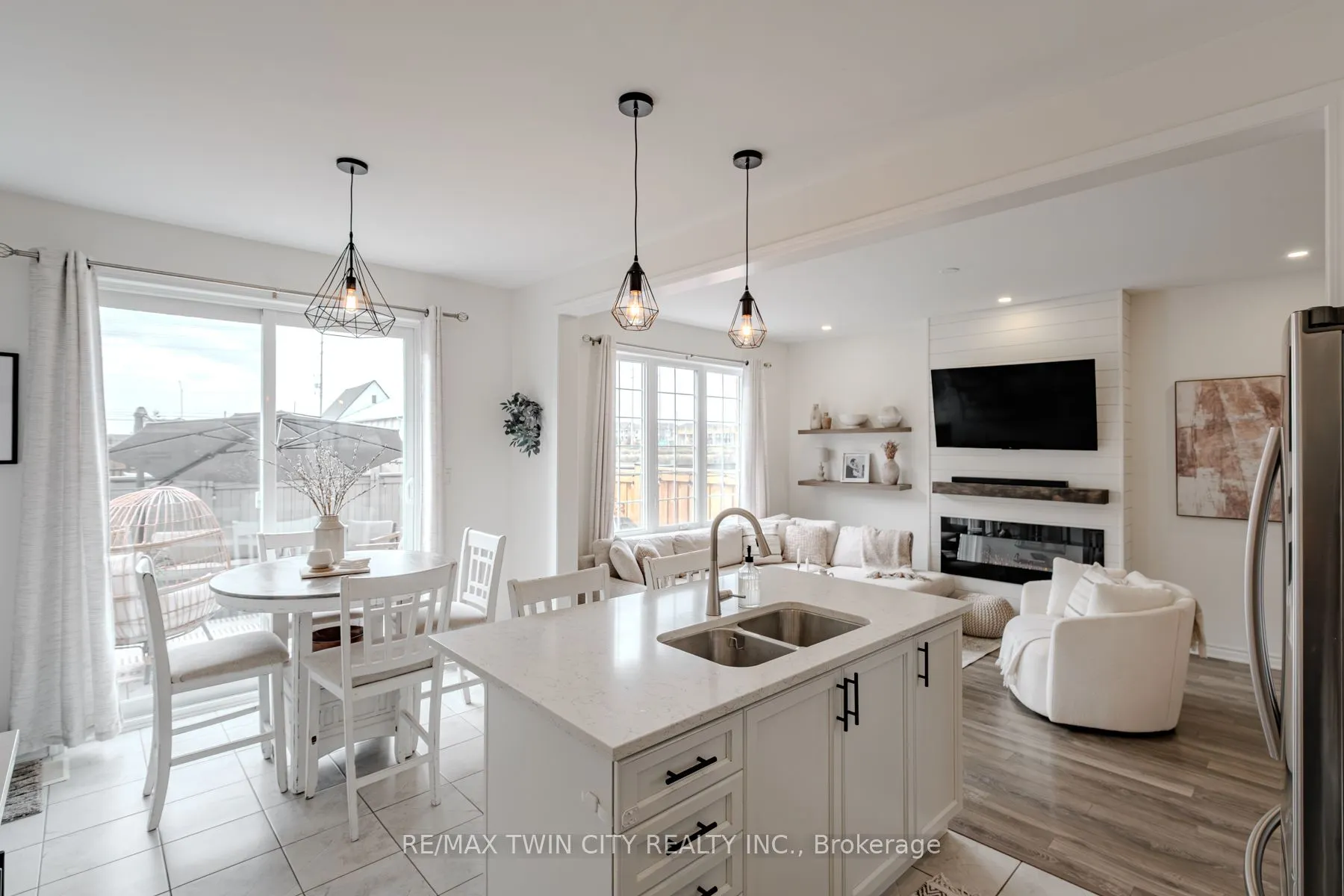 1214 Rose Way