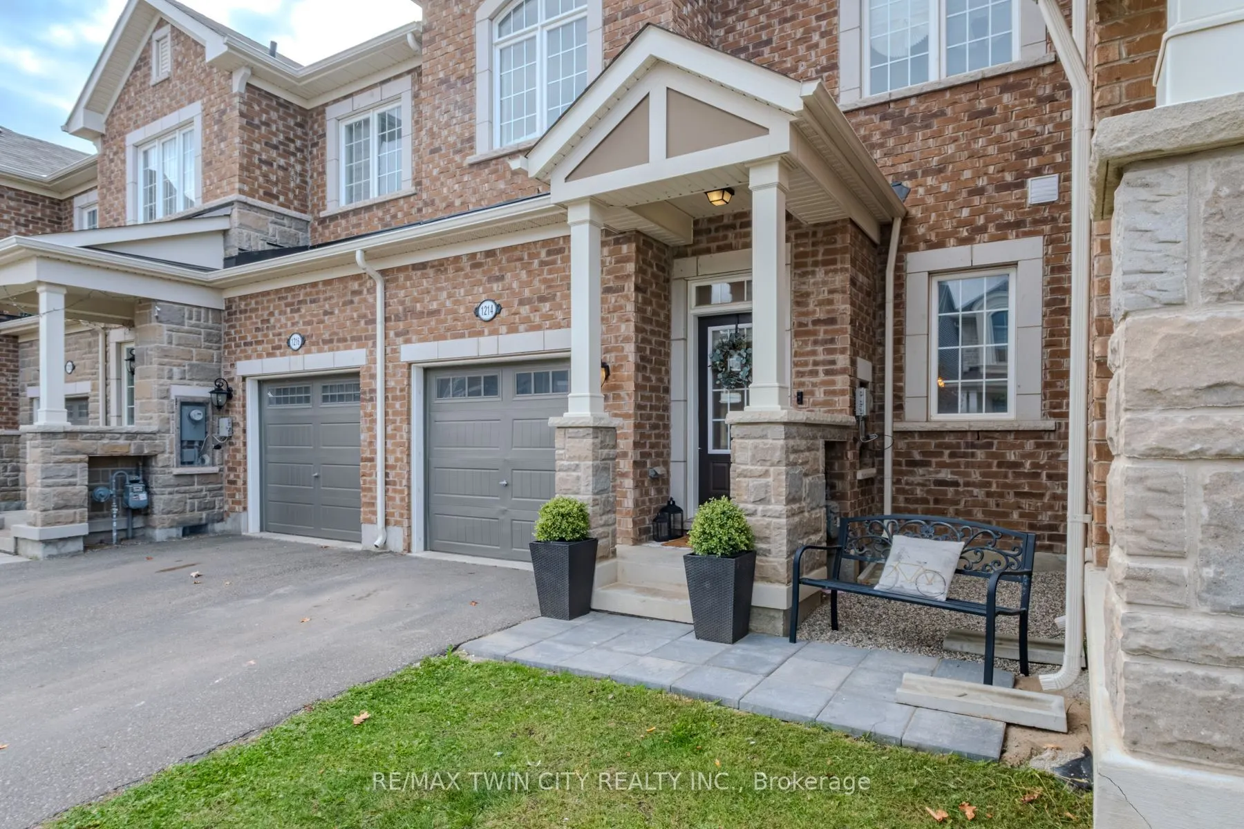1214 Rose Way