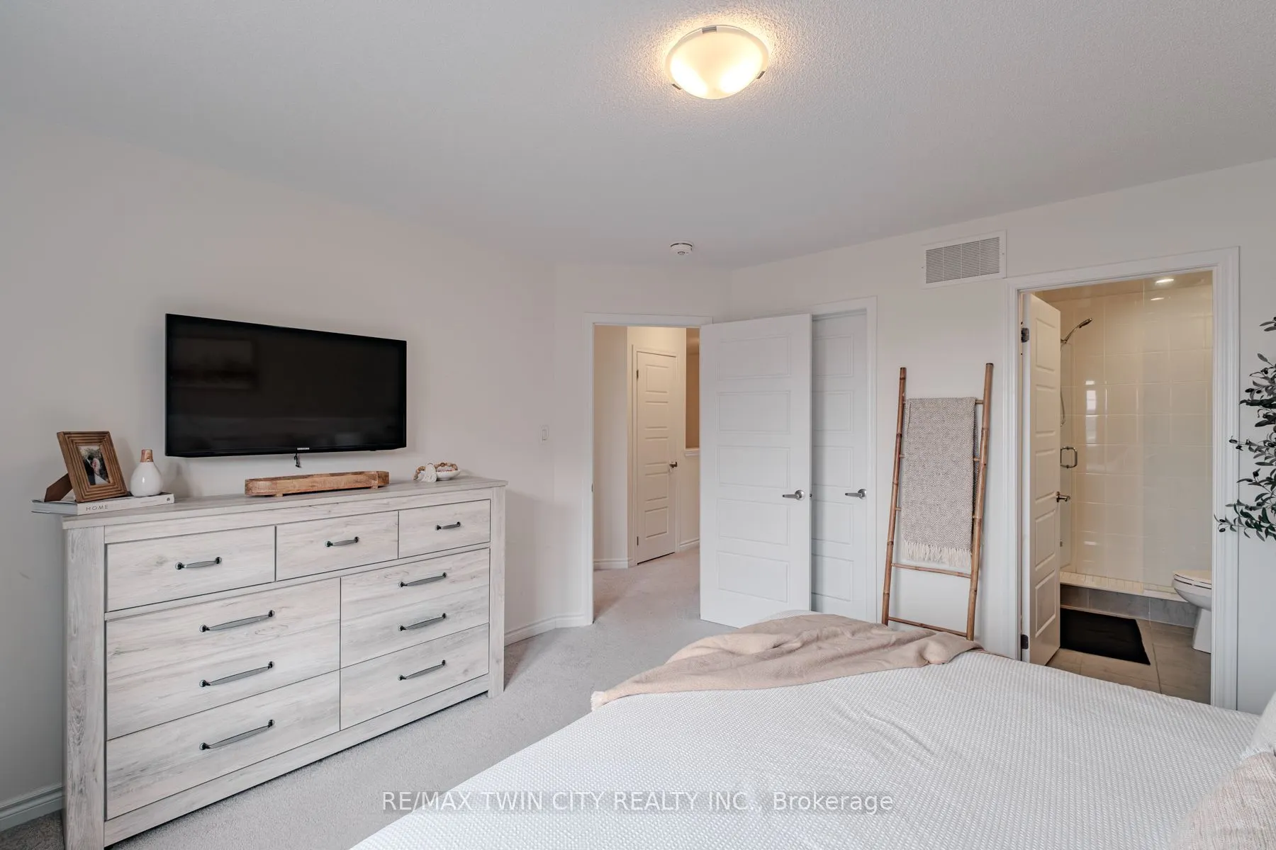 1214 Rose Way