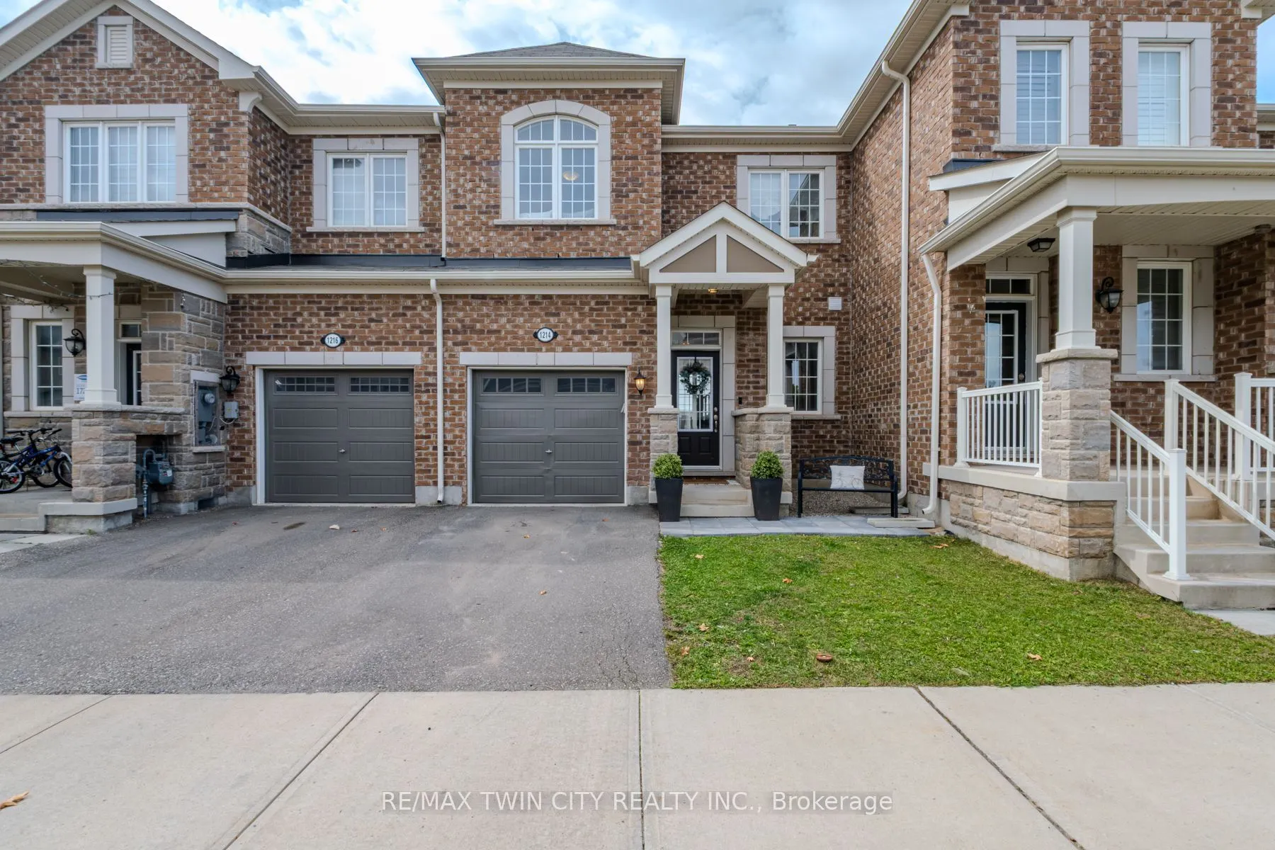 1214 Rose Way