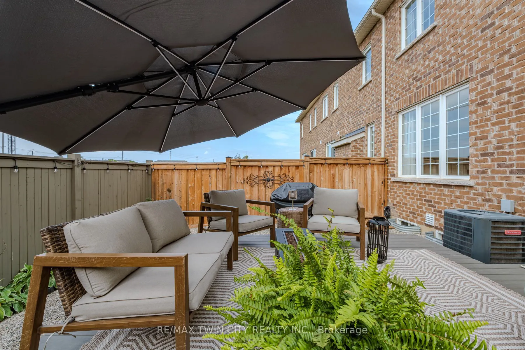 1214 Rose Way