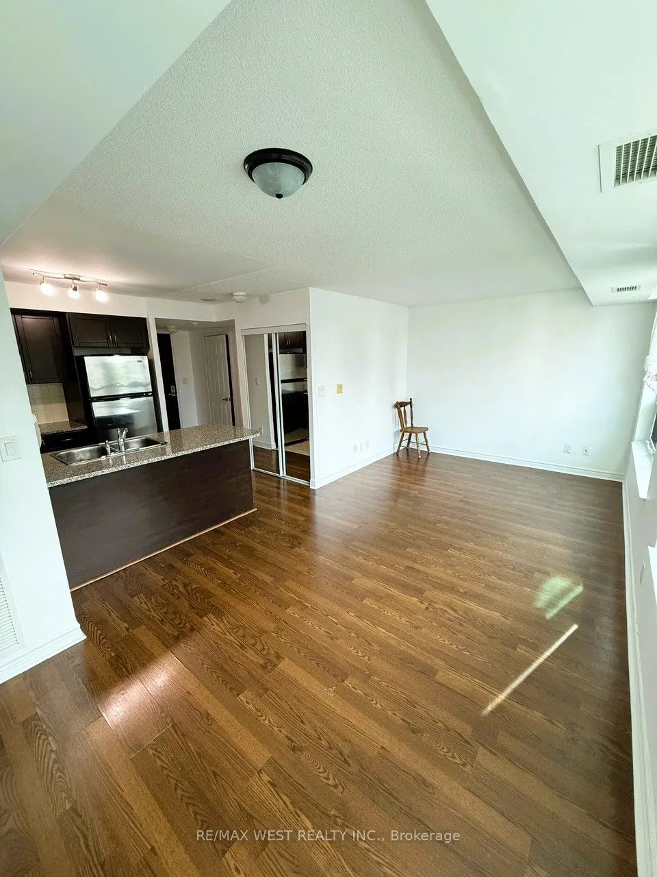 208 Enfield Place, #1006