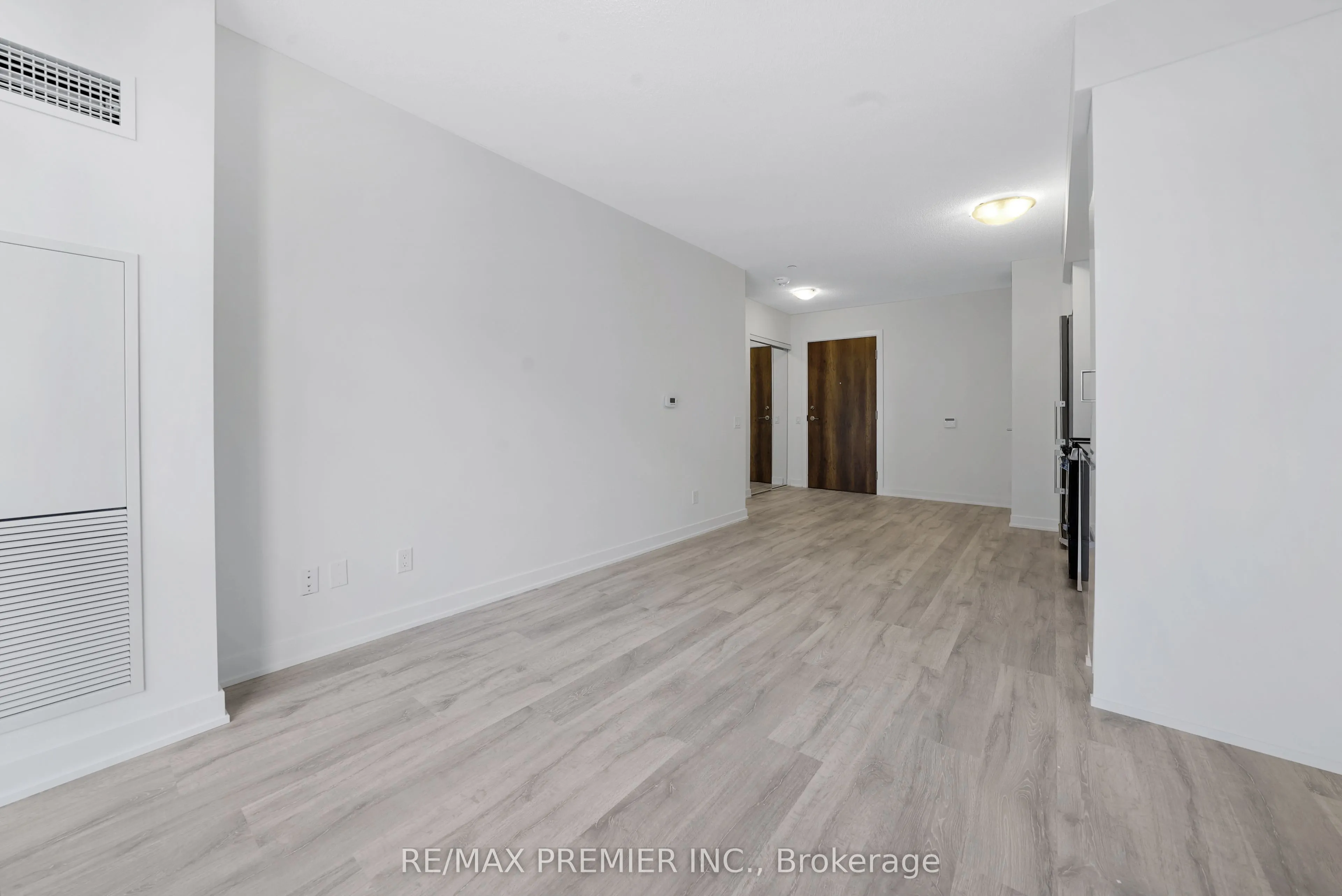 251 Manitoba Street, #406