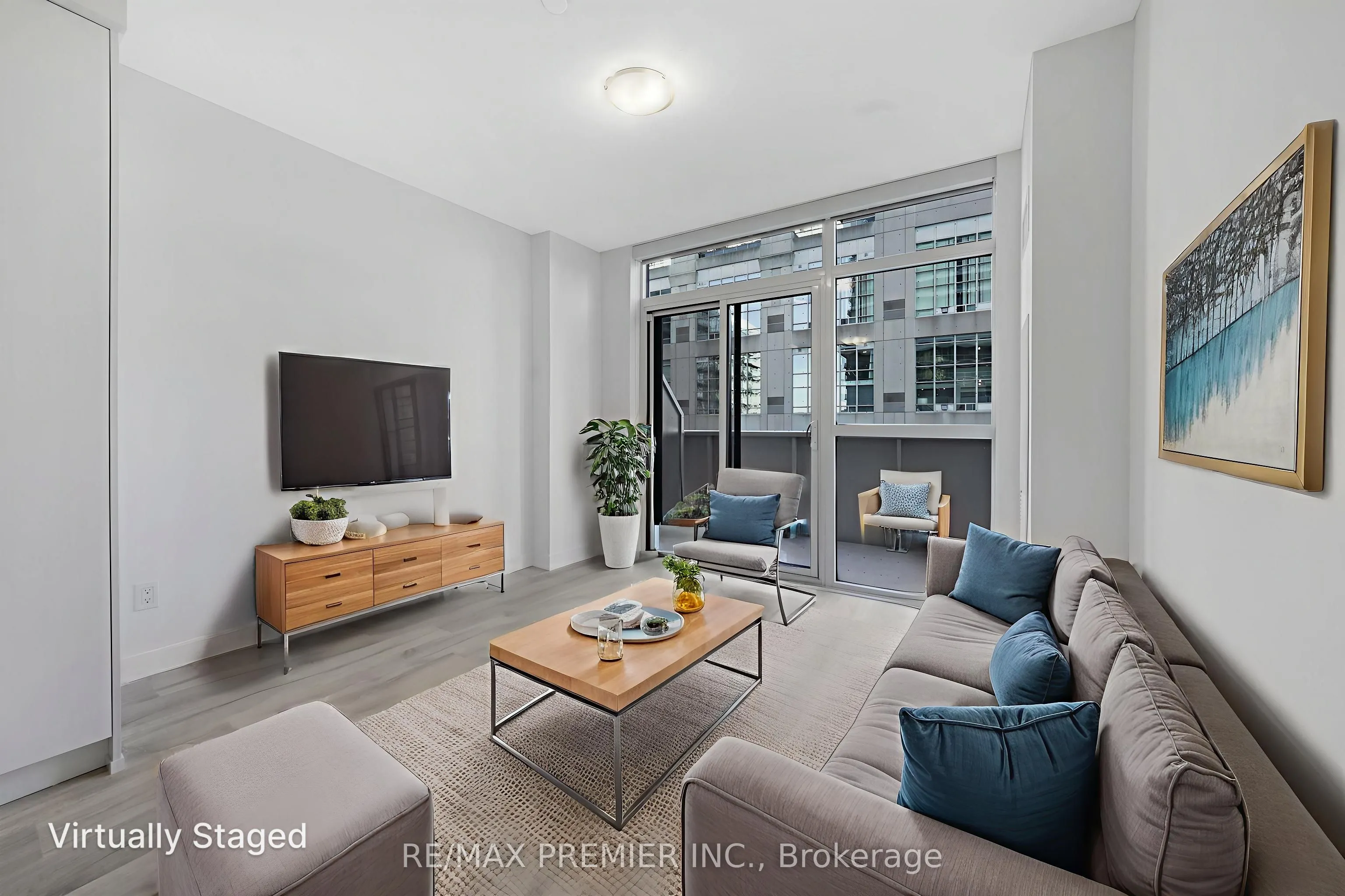 251 Manitoba Street, #406