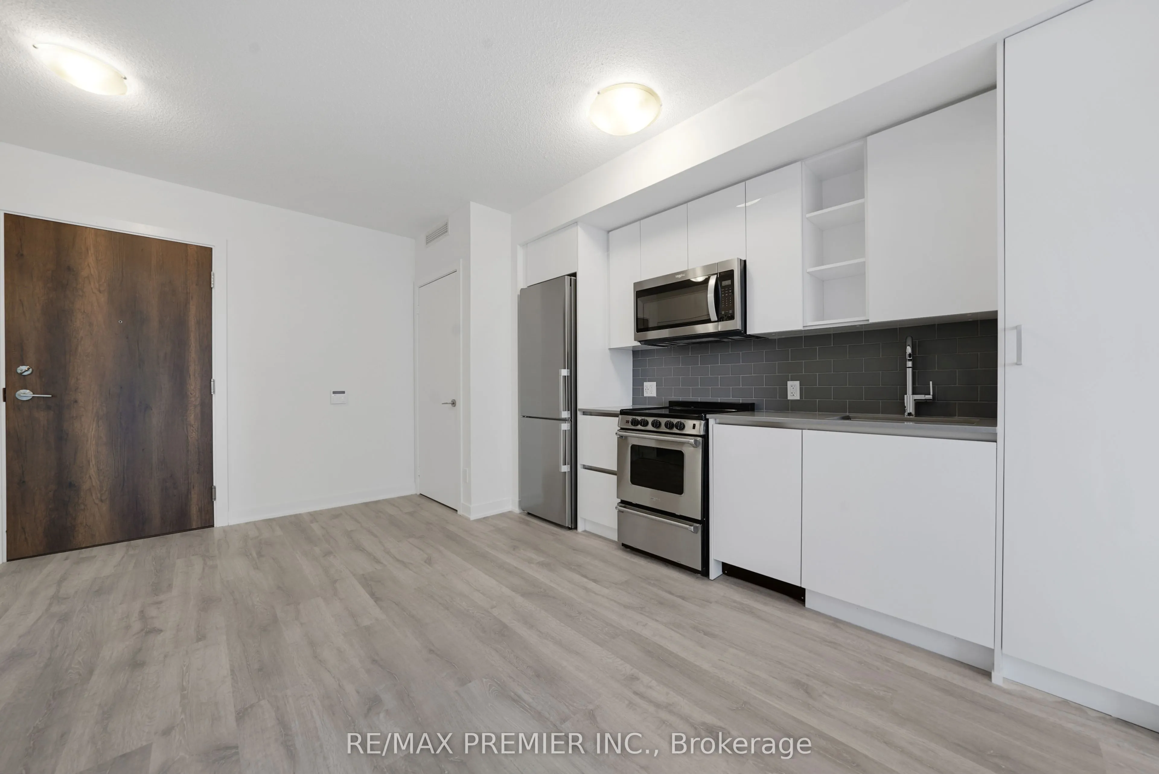 251 Manitoba Street, #406