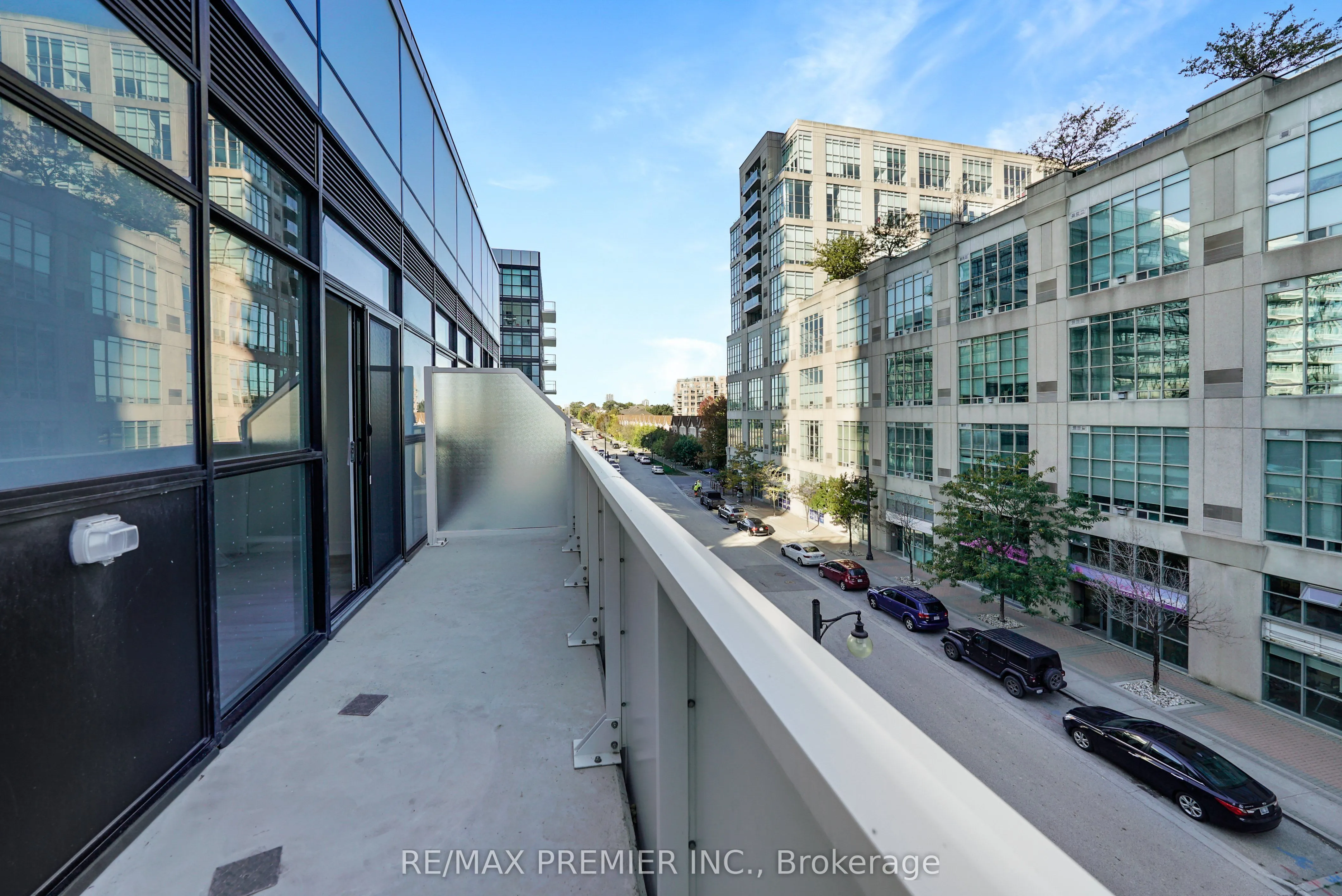 251 Manitoba Street, #406