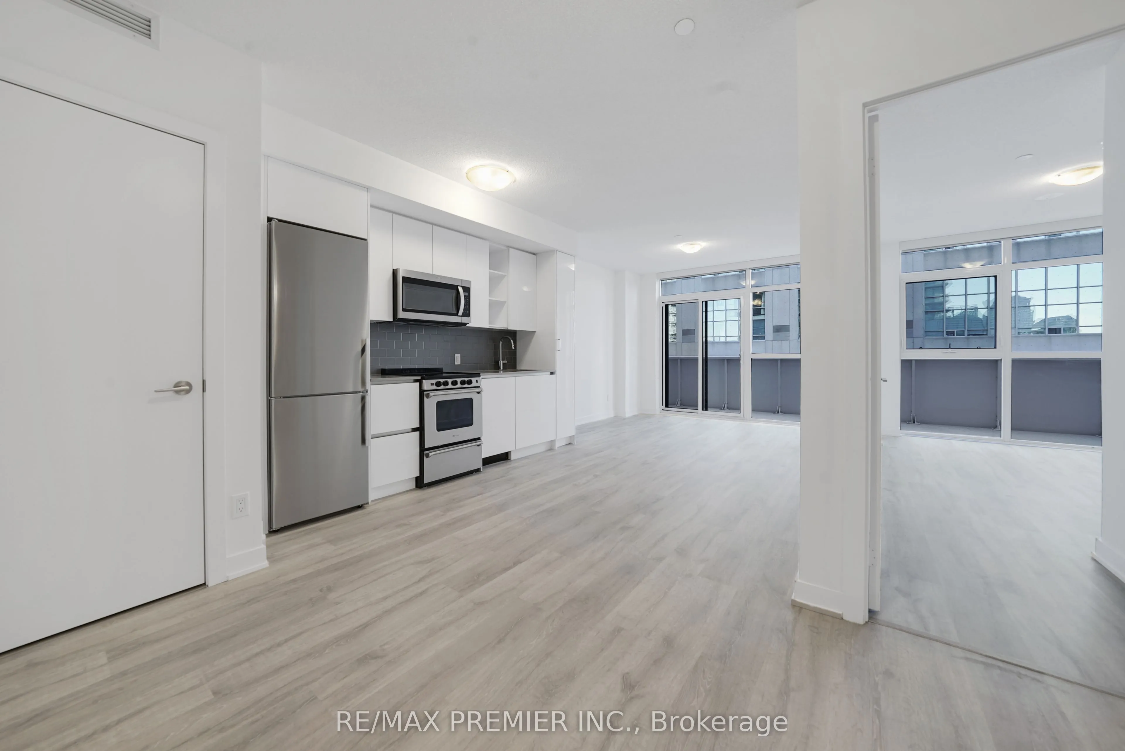 251 Manitoba Street, #406