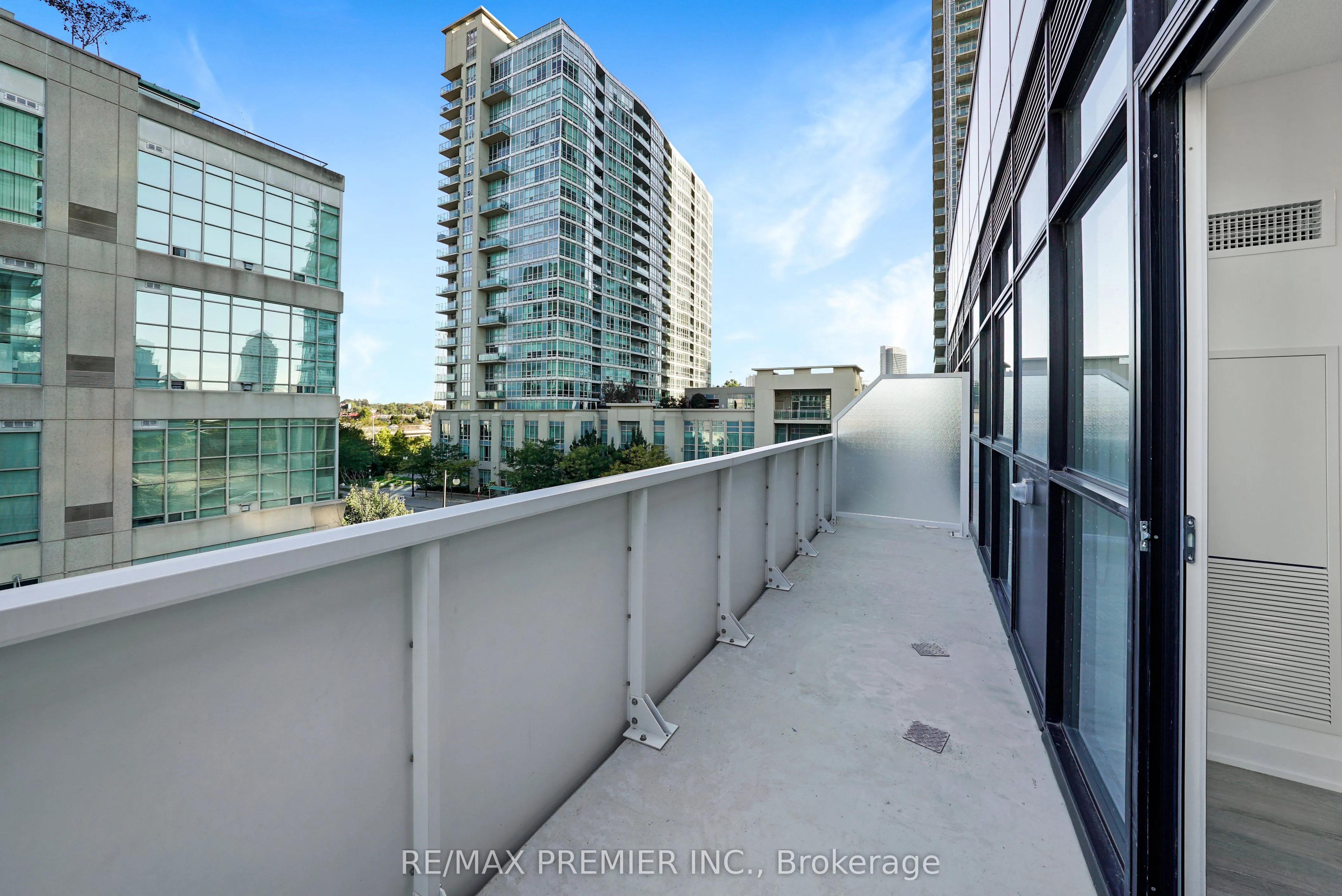 251 Manitoba Street, #406