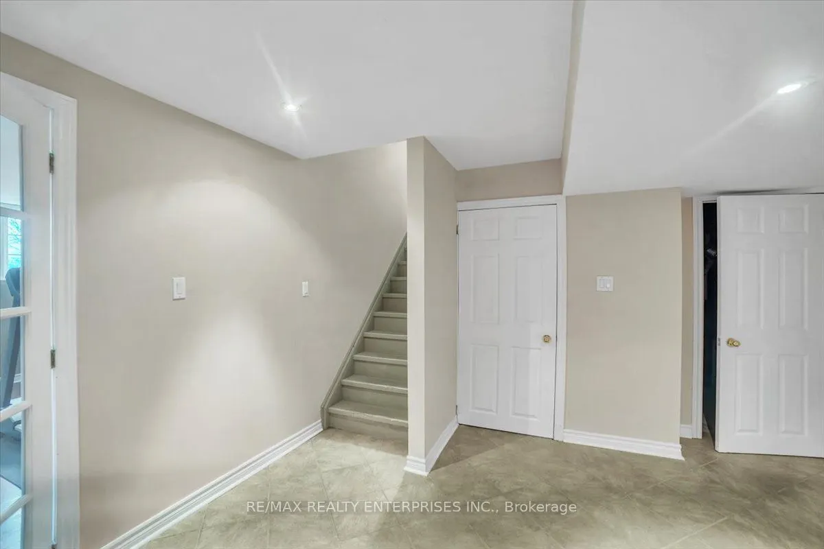 18 Southcrest Court