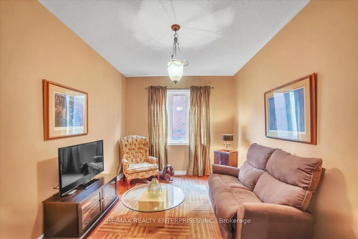 18 Southcrest Court