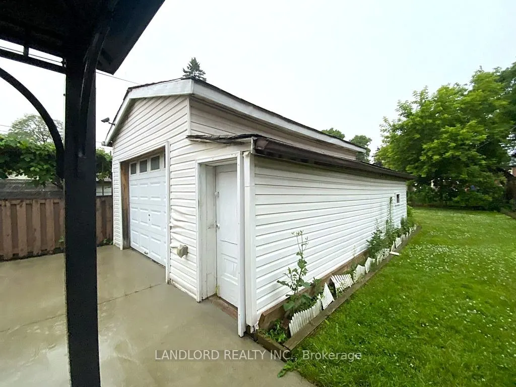 92 Holwood Avenue, #Lower