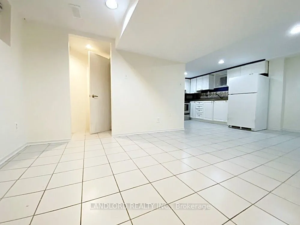 92 Holwood Avenue, #Lower