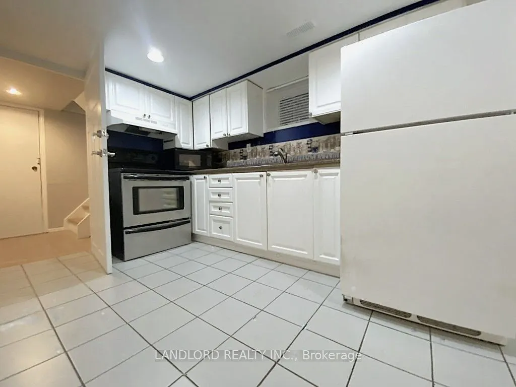 92 Holwood Avenue, #Lower