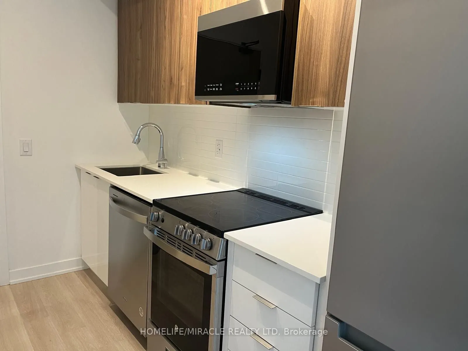 5105 Hurontario Street, #332