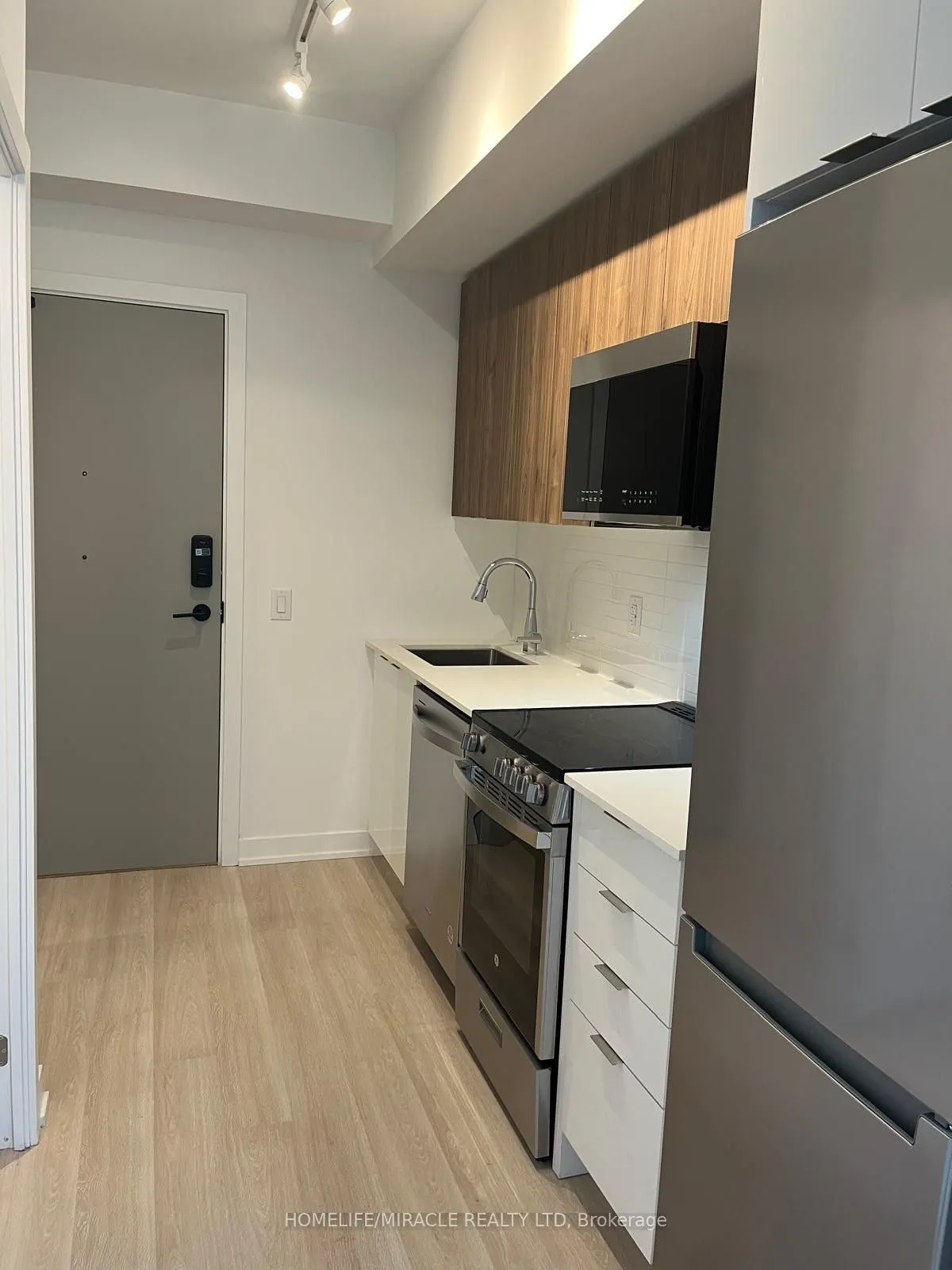5105 Hurontario Street, #332