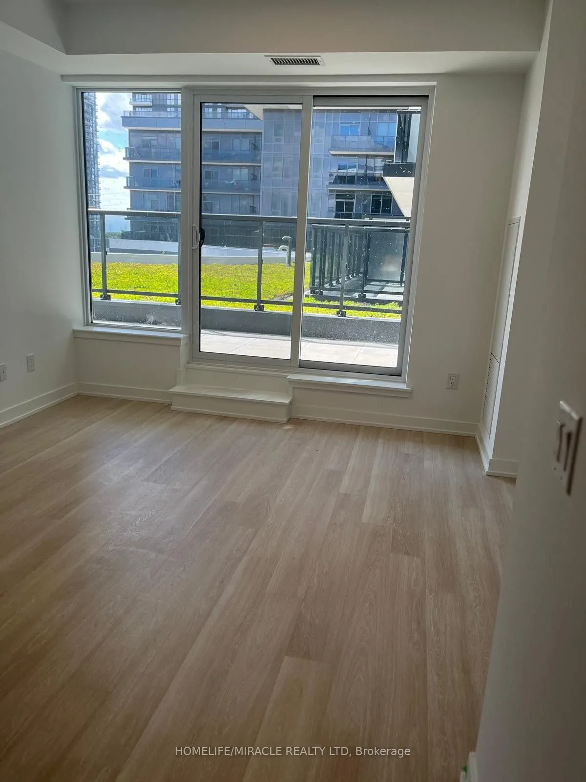 5105 Hurontario Street, #332