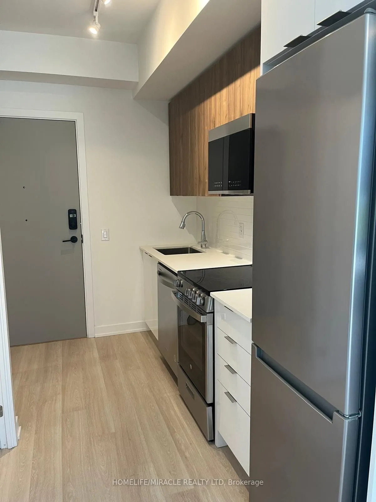 5105 Hurontario Street, #332