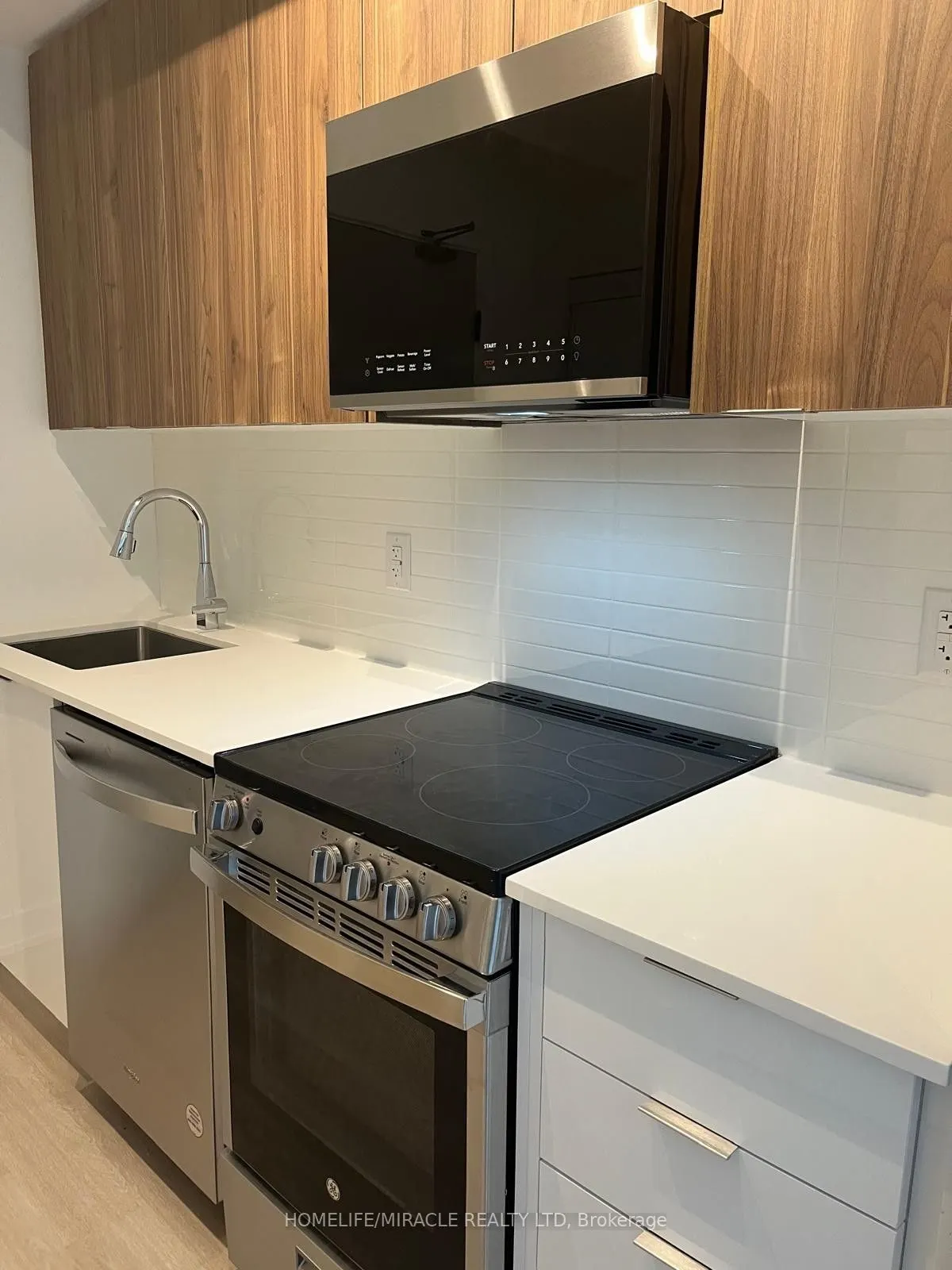 5105 Hurontario Street, #332