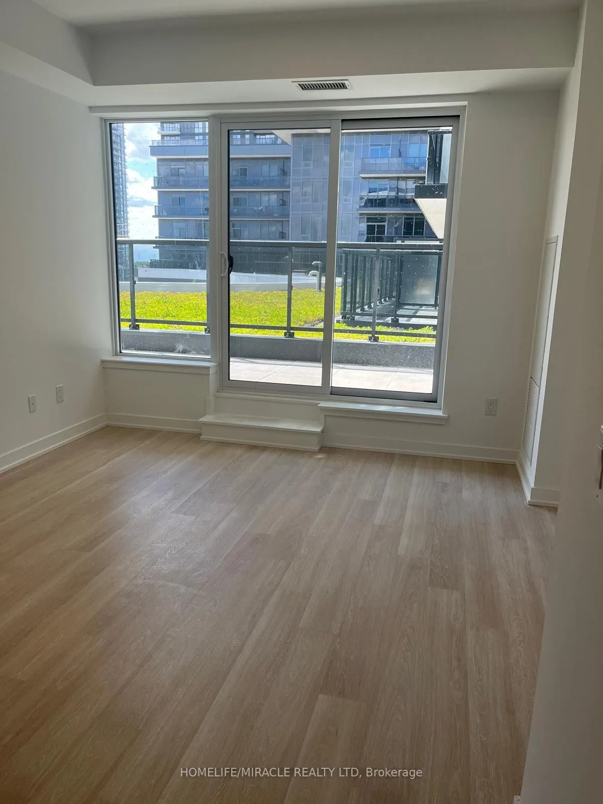 5105 Hurontario Street, #332