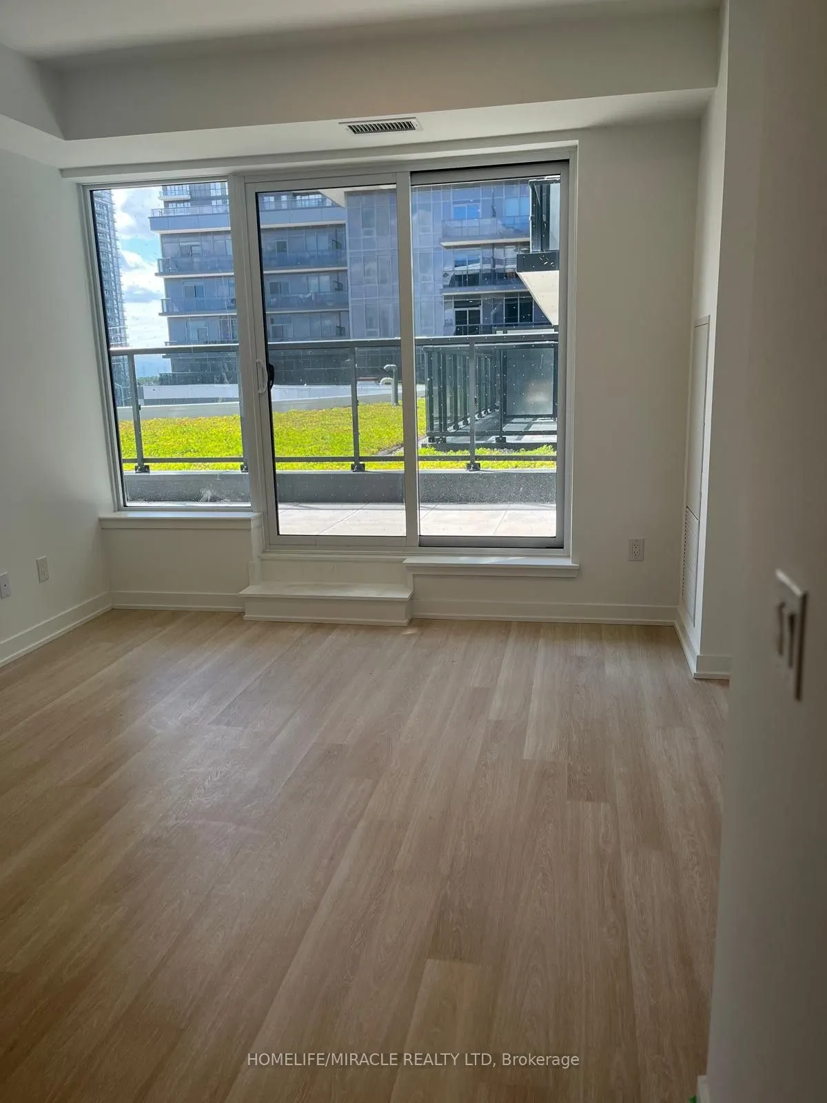 5105 Hurontario Street, #332