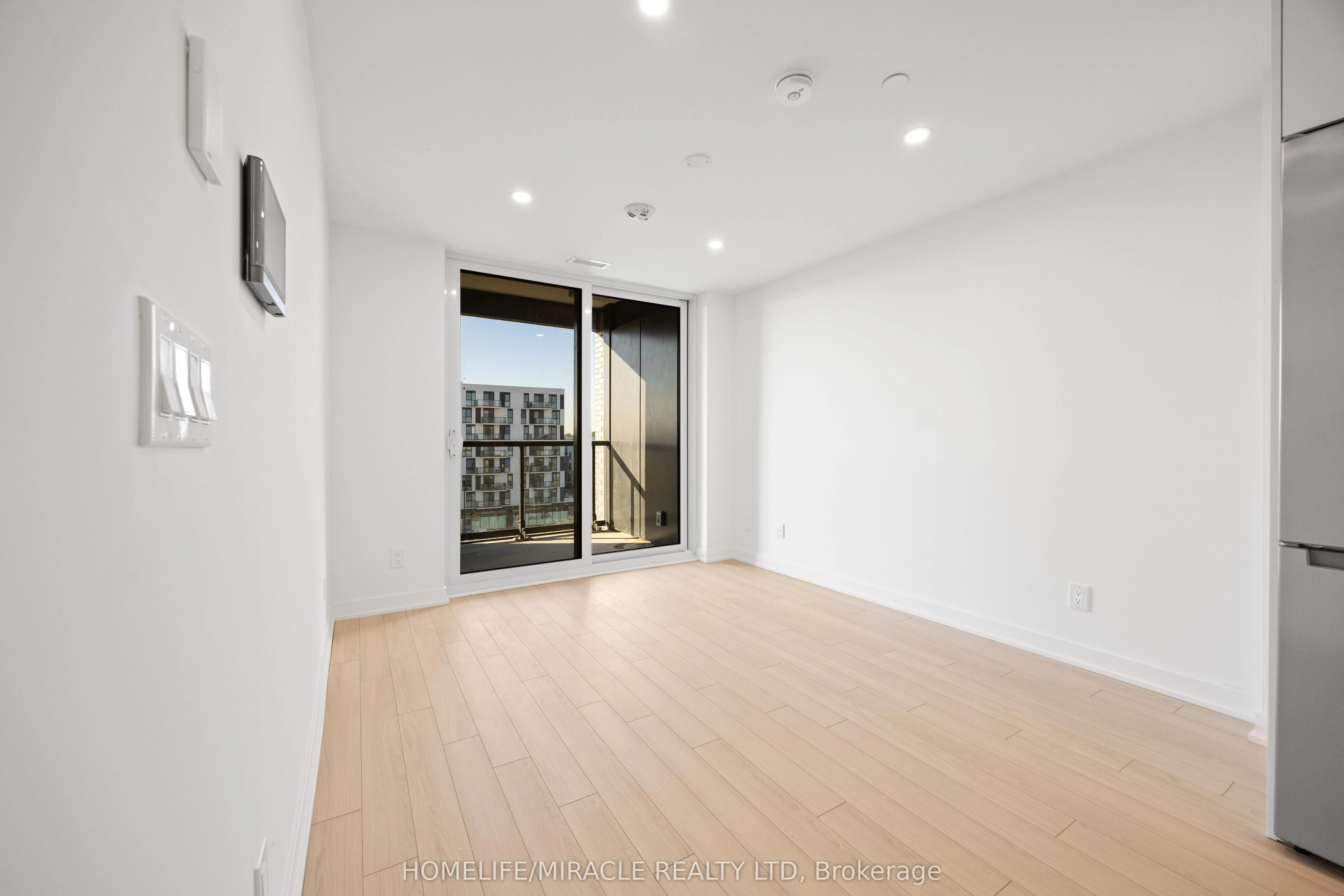 3079 Trafalgar Road, #606