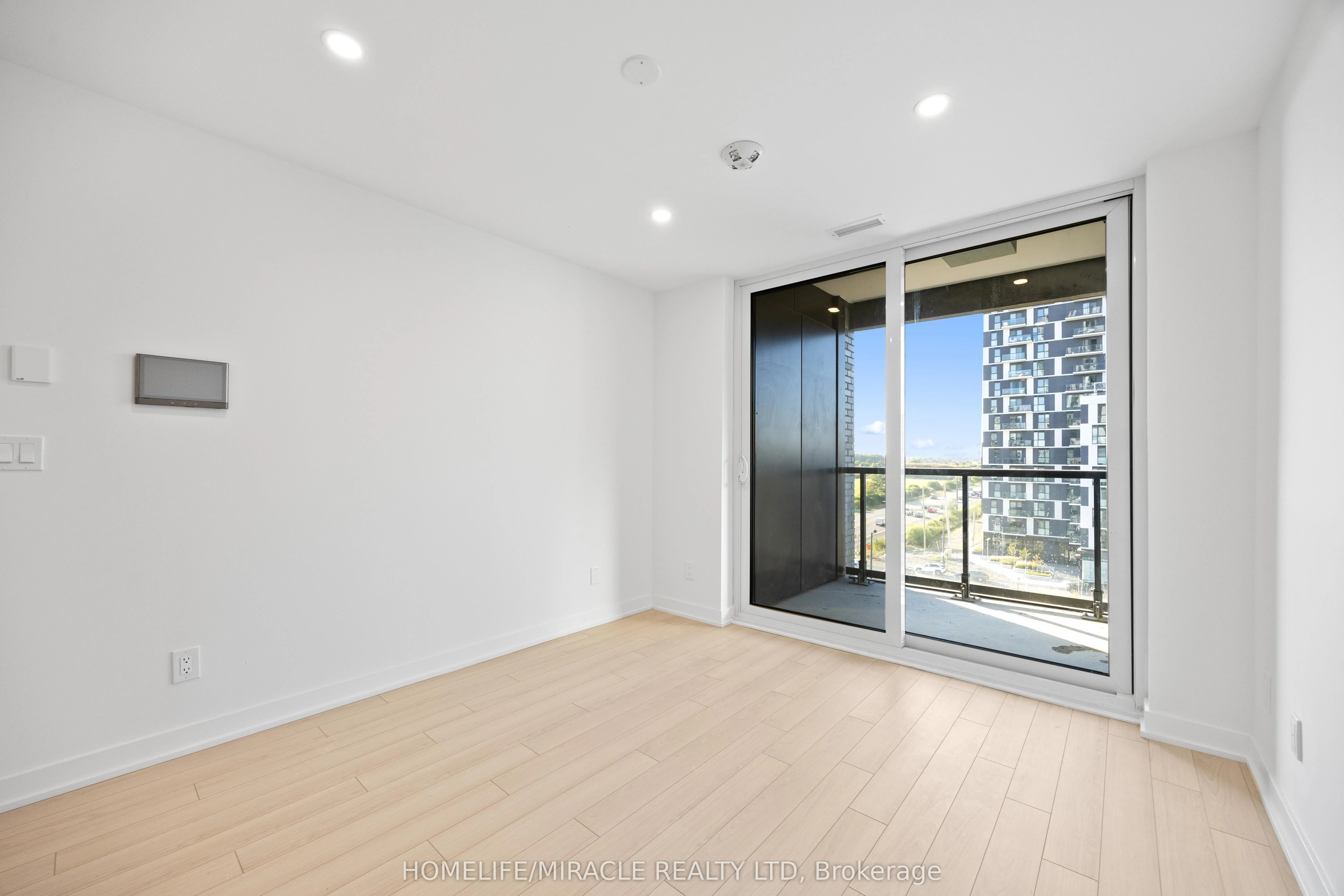 3079 Trafalgar Road, #606