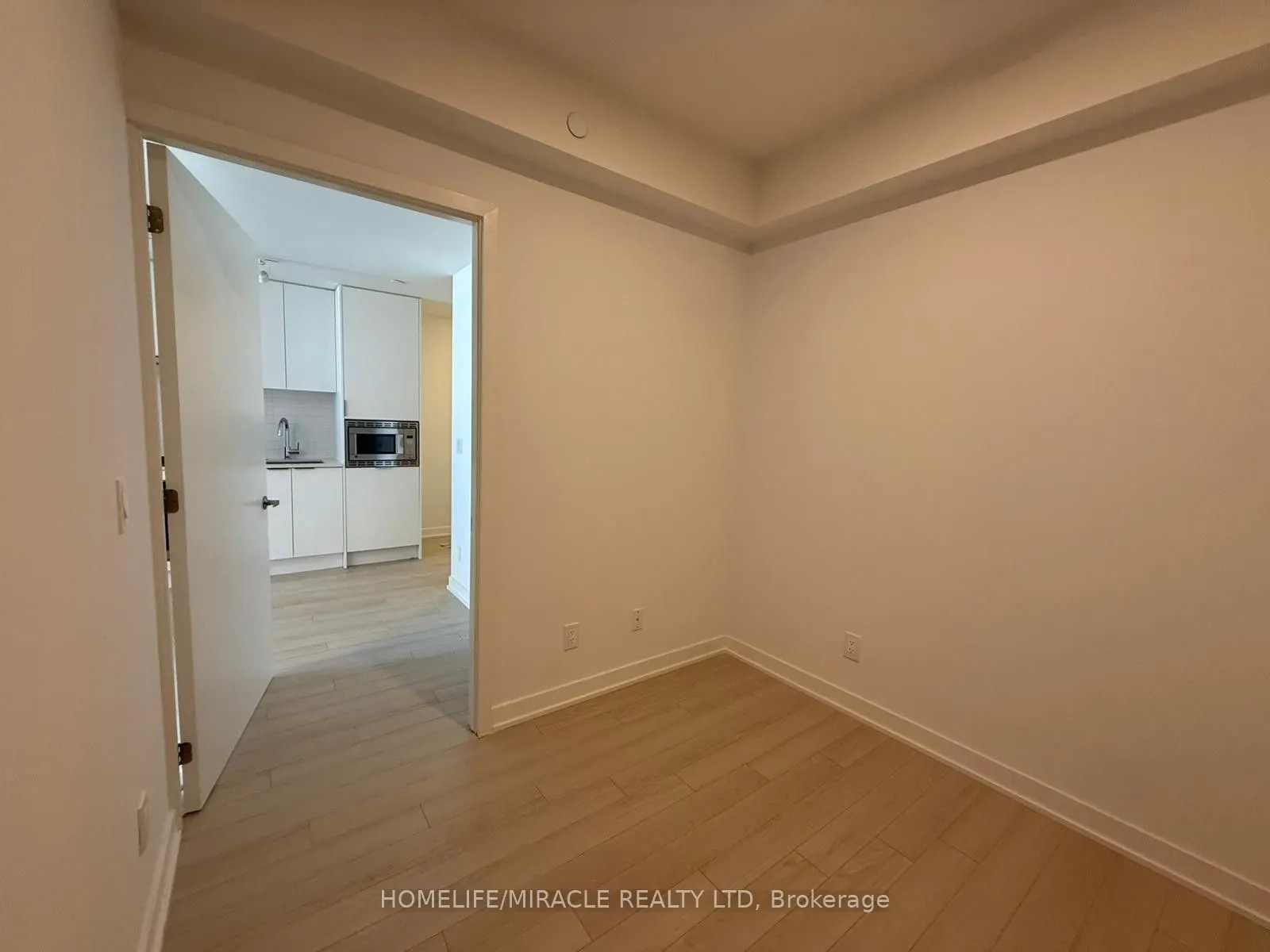 3079 Trafalgar Road, #606