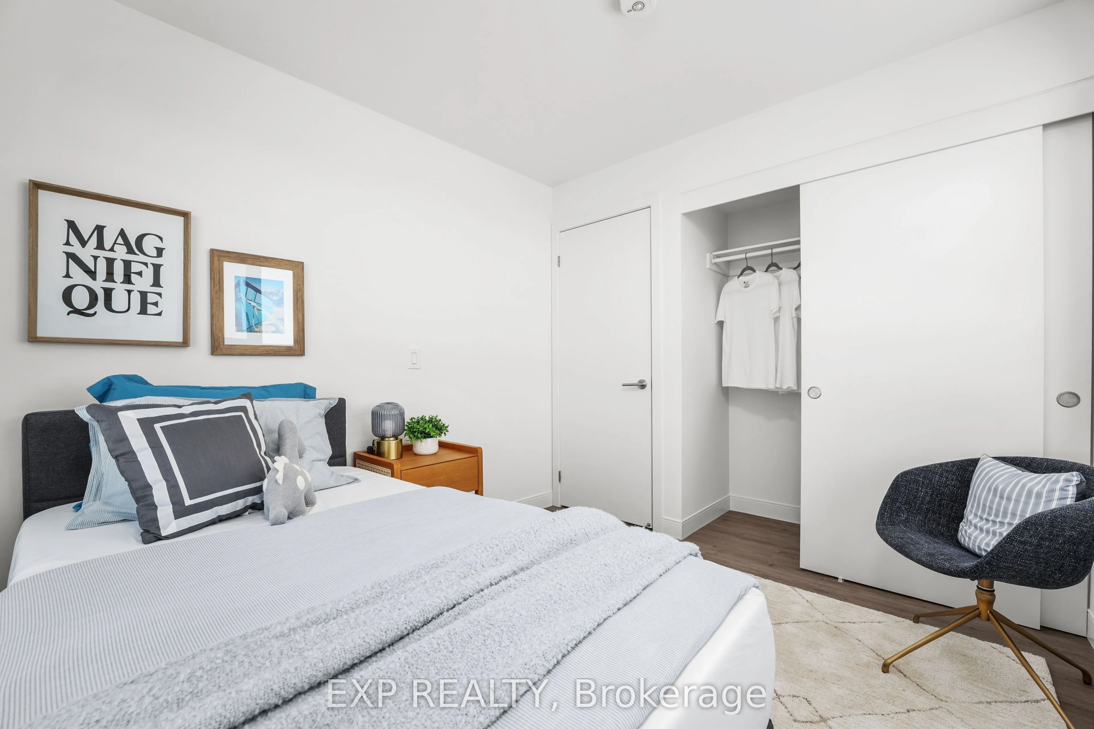 100 Manett Crescent, #902