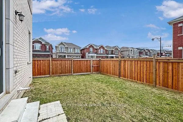 1270 Redbud Garden