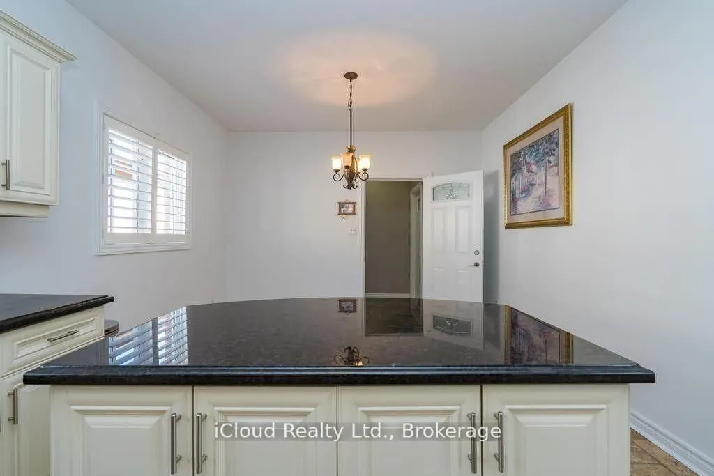 12 King George Road, #Room 2