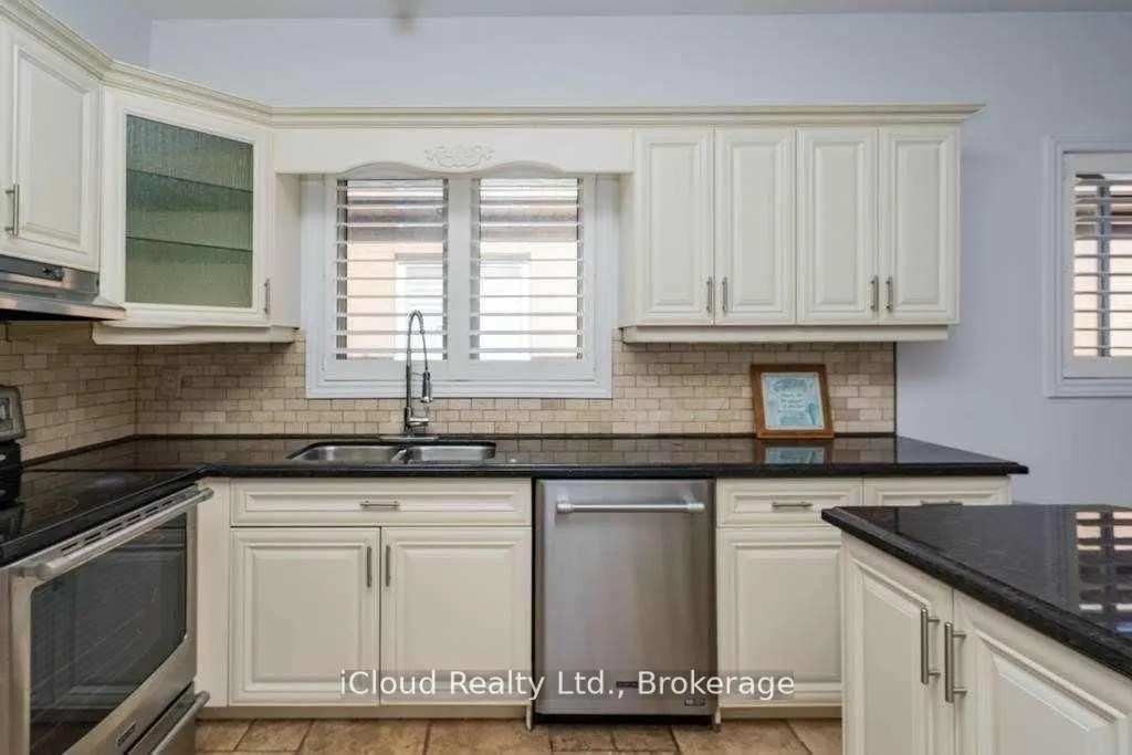 12 King George Road, #Room 2