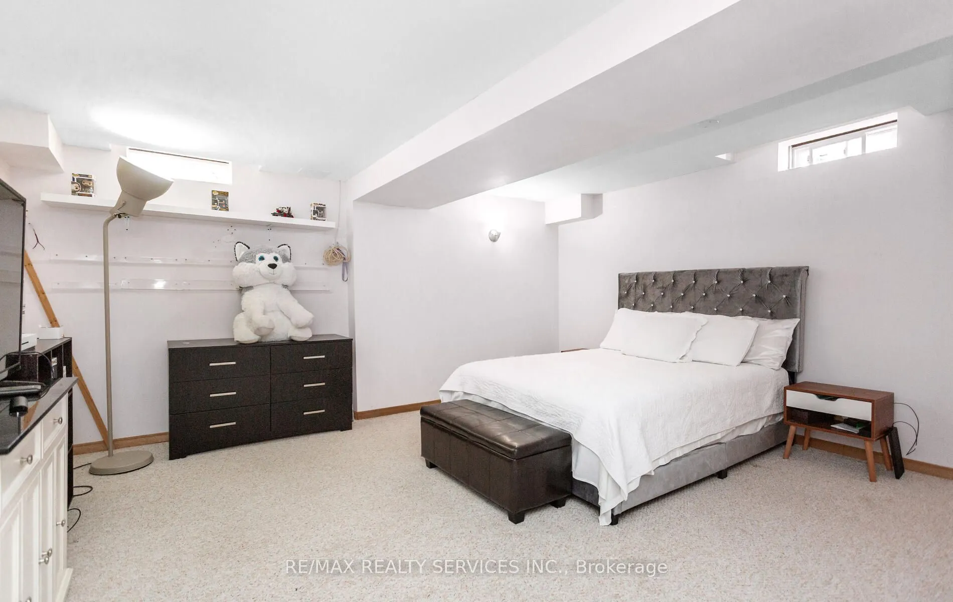 3912 Zenith Court