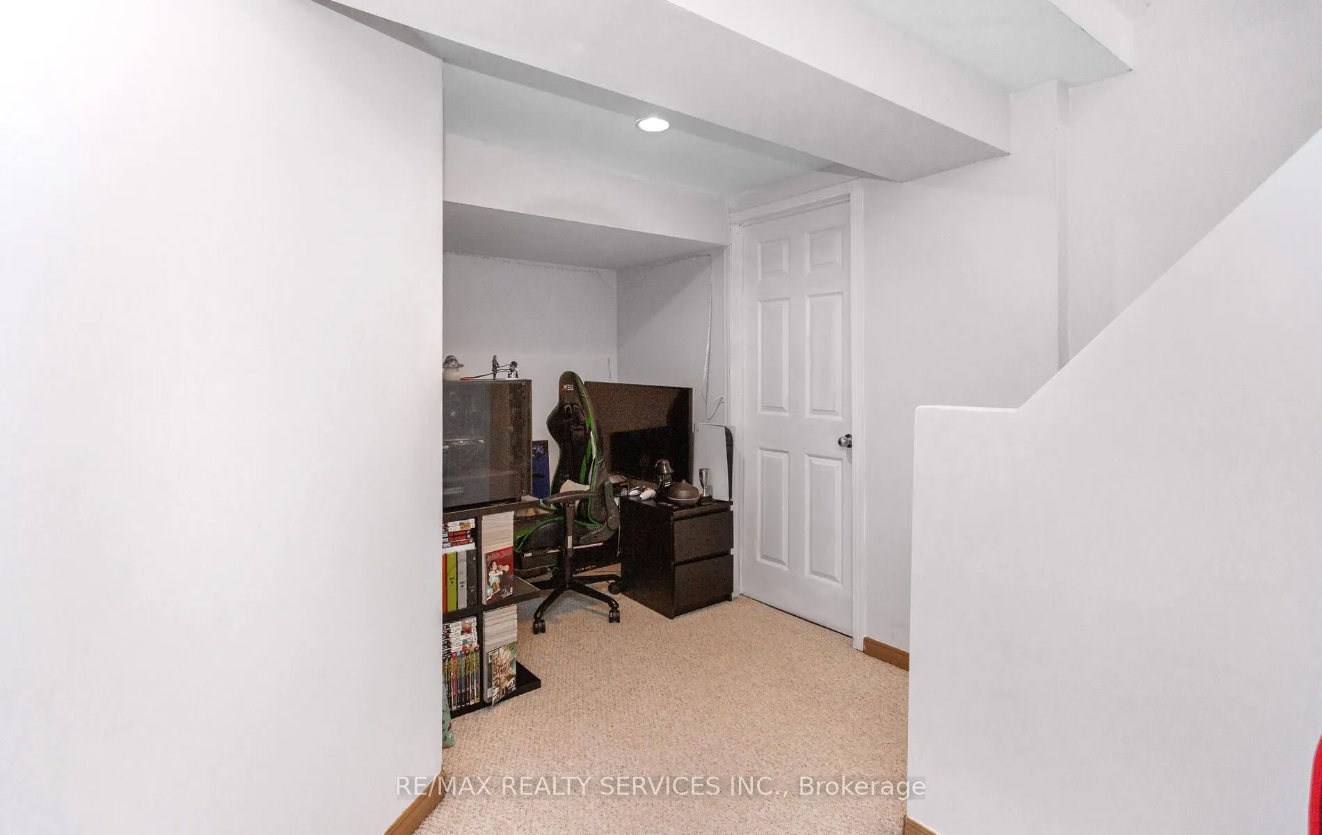 3912 Zenith Court