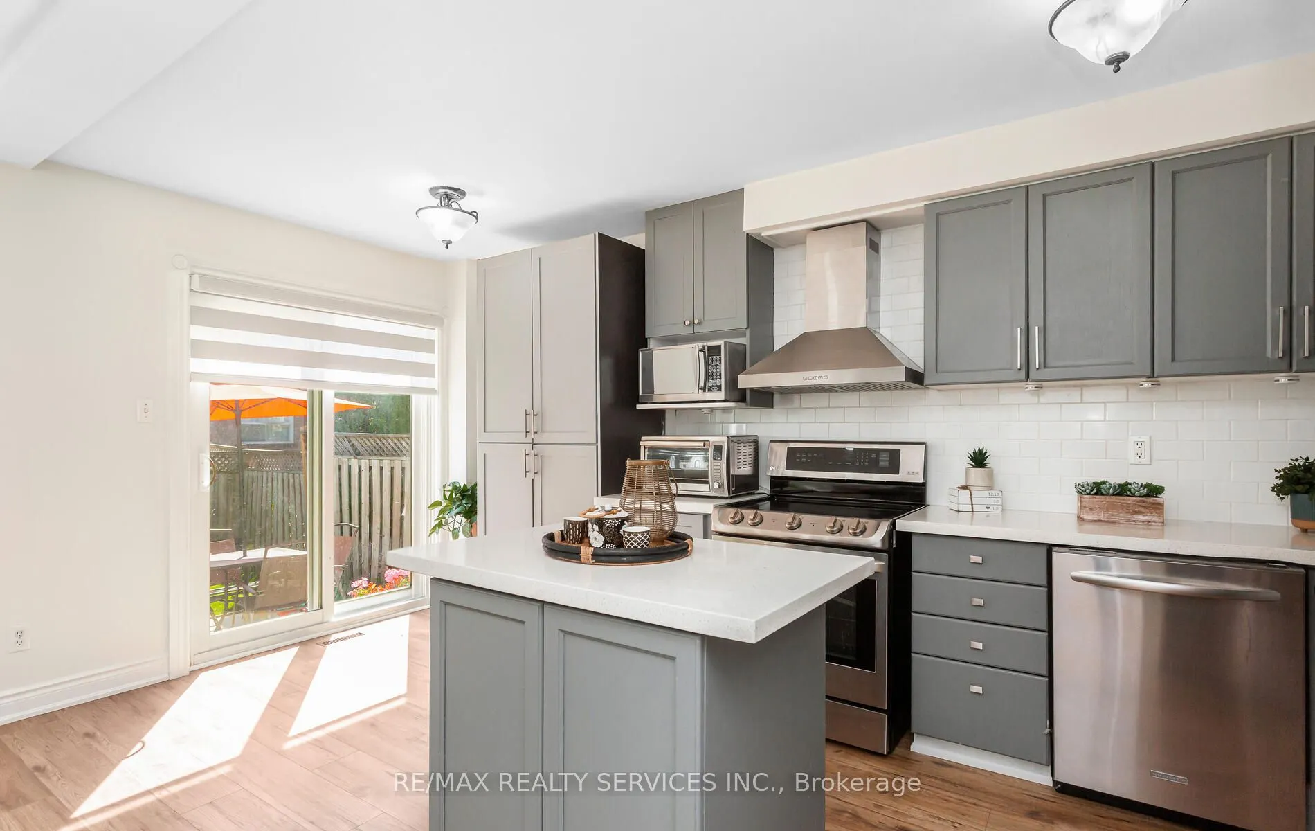3912 Zenith Court