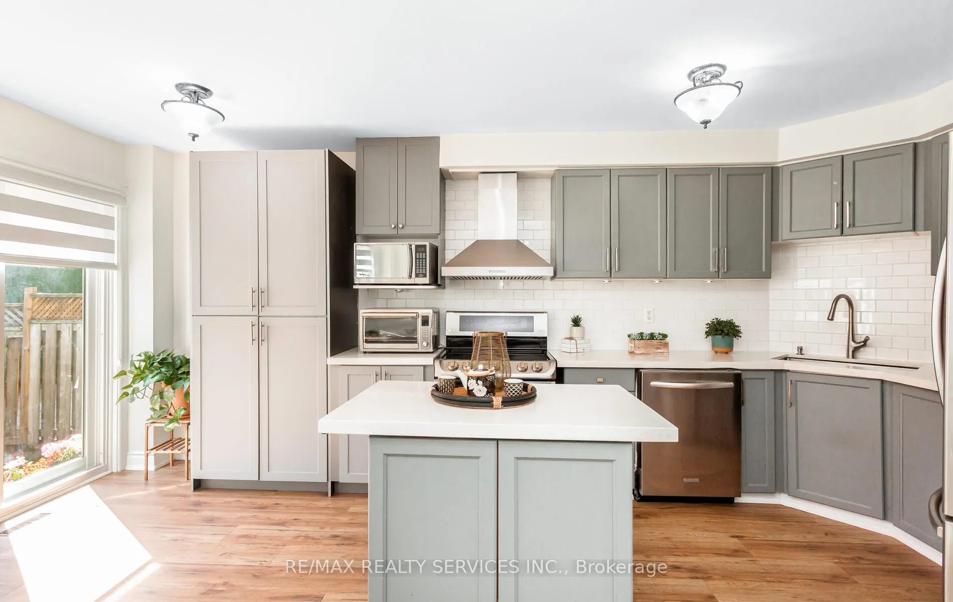 3912 Zenith Court