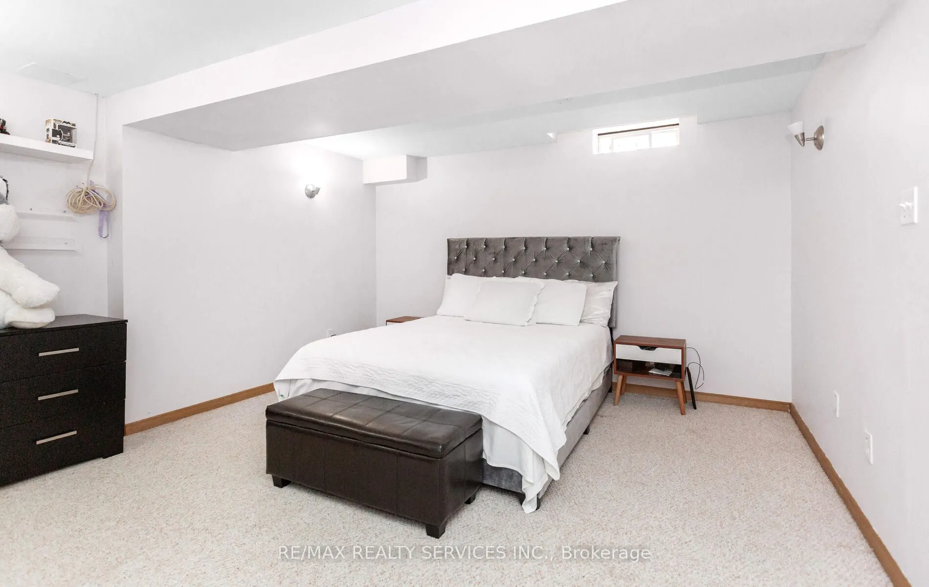 3912 Zenith Court
