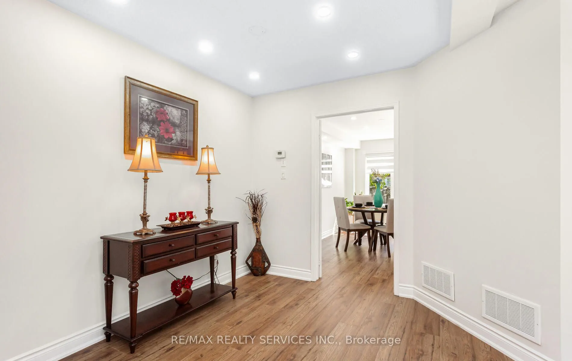 3912 Zenith Court