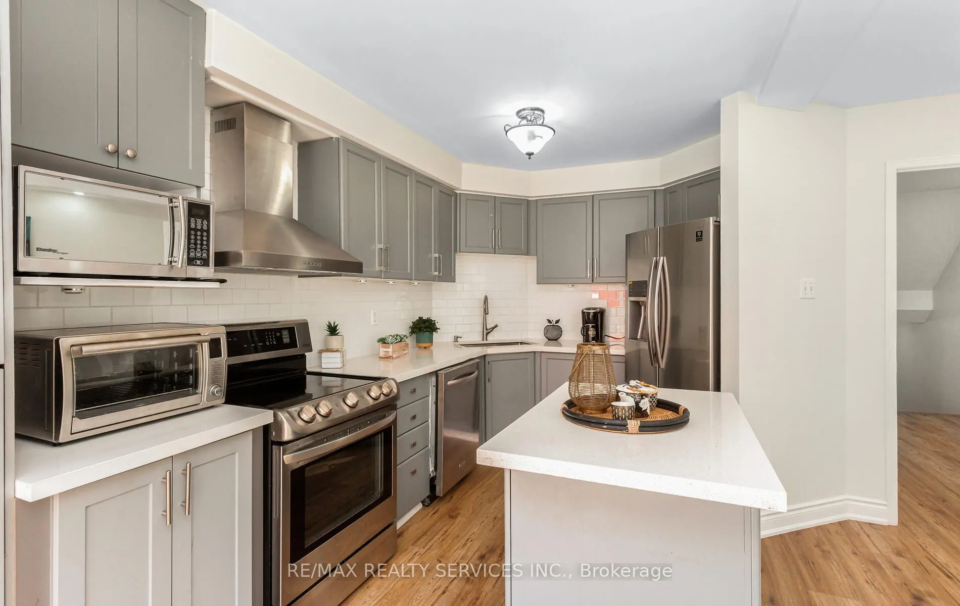 3912 Zenith Court