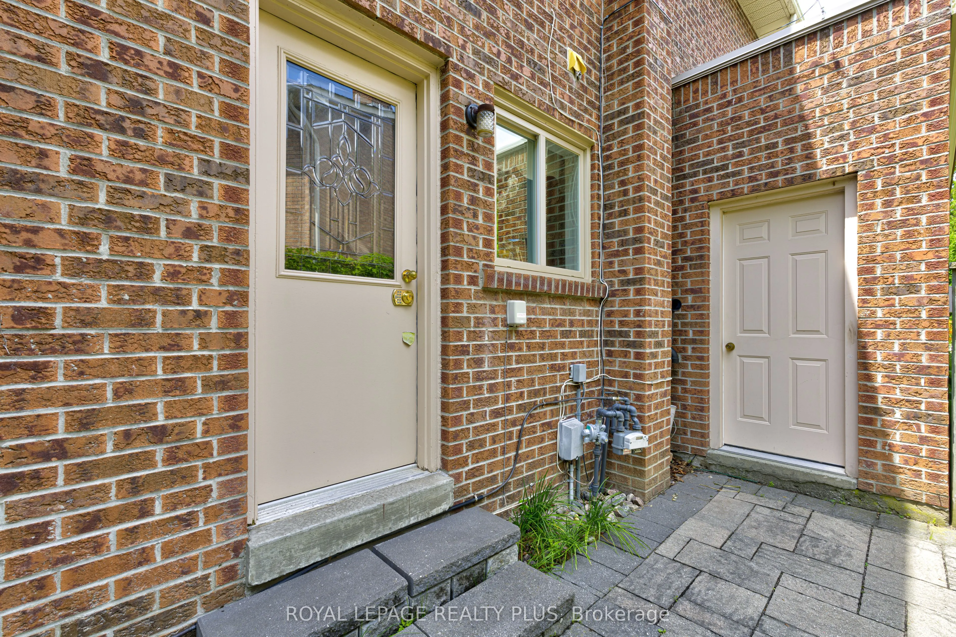 1760 Featherston Court