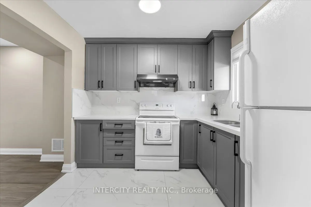 6 Hedley Court