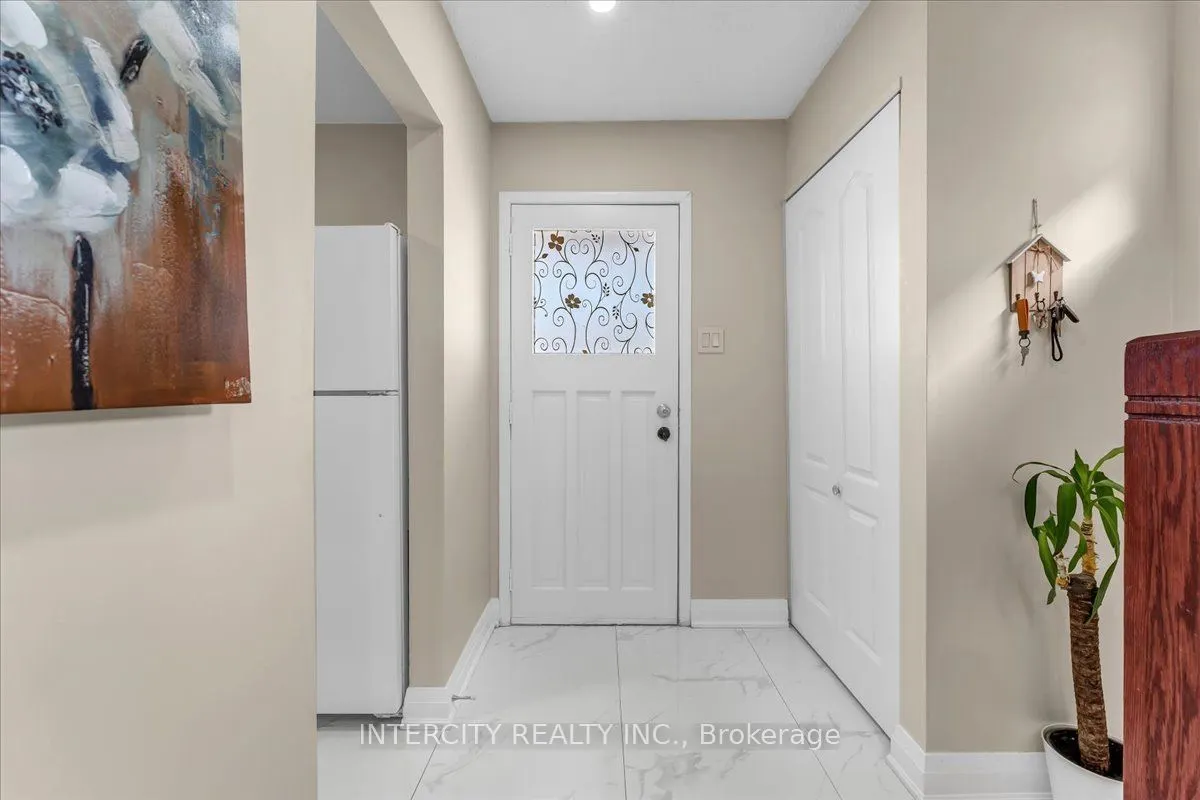 6 Hedley Court